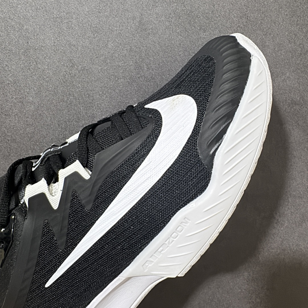 图片[8]-【公司级】Nike W Zoom Vapor Pro 3 HC 亮橙银标专业硬地网球运动鞋 通体高密锁纱耐磨工程网布，立体编织结构抗撕裂抗拉伸，细密网孔快速排汗，长时间对抗训练不闷脚；金属银反光 Swoosh 标识，亮眼荧光橙整鞋配色，视觉冲击力强。 内置 Zoom 气垫分层中底，前后掌均衡缓震回弹，侧边加宽稳定支撑块，网球急停、横向滑步有效防崴脚，减轻膝盖与足底冲击；加厚海绵鞋领 + 一体式弹力鞋舌，牢牢锁定脚踝不晃脚。 硬地专用分段人字深纹橡胶外底，加厚耐磨橡胶层，适配塑胶硬地球场，防滑抓地不易侧滑；鞋头加固防撞包边，对抗磕碰不变形，配套橙色 NIKE 原厂鞋盒，全套标签细节完整还原。 高活力荧光橙配色，适配网球训练、羽毛球、健身慢跑、日常通勤，男女同款专业赛场多功能训练运动鞋。 货号：FZ2161-002 尺码：36-45-选品中心