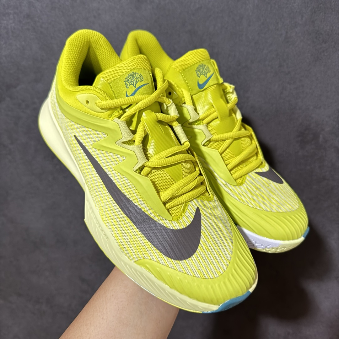 图片[9]-【公司级】Nike W Zoom Vapor Pro 3 HC 亮橙银标专业硬地网球运动鞋 通体高密锁纱耐磨工程网布，立体编织结构抗撕裂抗拉伸，细密网孔快速排汗，长时间对抗训练不闷脚；金属银反光 Swoosh 标识，亮眼荧光橙整鞋配色，视觉冲击力强。 内置 Zoom 气垫分层中底，前后掌均衡缓震回弹，侧边加宽稳定支撑块，网球急停、横向滑步有效防崴脚，减轻膝盖与足底冲击；加厚海绵鞋领 + 一体式弹力鞋舌，牢牢锁定脚踝不晃脚。 硬地专用分段人字深纹橡胶外底，加厚耐磨橡胶层，适配塑胶硬地球场，防滑抓地不易侧滑；鞋头加固防撞包边，对抗磕碰不变形，配套橙色 NIKE 原厂鞋盒，全套标签细节完整还原。 高活力荧光橙配色，适配网球训练、羽毛球、健身慢跑、日常通勤，男女同款专业赛场多功能训练运动鞋。 货号：FZ2158-500 尺码：36-45-选品中心