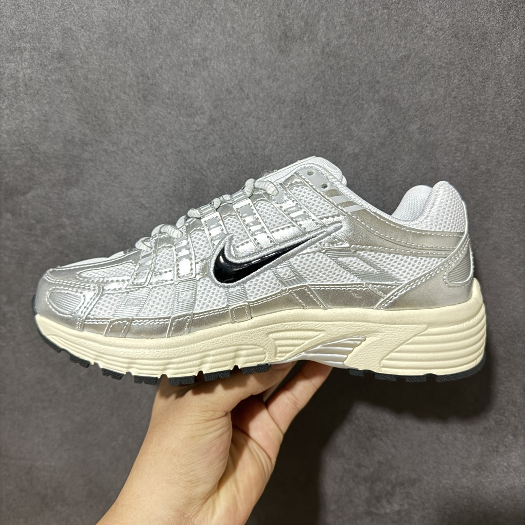 图片[2]-【公司级】Nike P-6000 复古休闲 耐克 低帮休闲城市通勤跑步鞋 采用透气网眼布搭配皮革和合成材质覆面 再现早期鞋款外观 活力配色打造时尚外观和运动美学 结合泡棉缓震配置 缔造非凡舒适的日常穿着体验 皮革织物与合成材质组合鞋面 打造舒适支撑效果 货号：CD6404-105 尺码：36 36.5 37.5 38 38.5 39 40 40.5 41 42 42.5 43 44 45-选品中心
