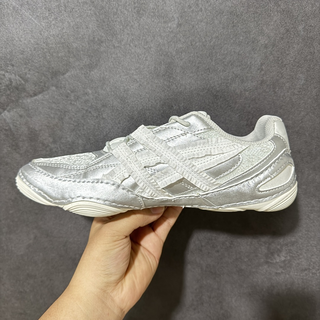 图片[2]-【公司级】ASICS Hypersync 薄底鞋 德训鞋 时尚经典透气包裹性轻便 低帮 生活体闲鞋 男女同款复古 以复古之名 解锁街头新表达 复刻摔跤鞋包裏感低帮薄底，颜值与脚感并存 交叉绑带 未来感流线型设计.对运动美学的重新解构 大底提供良好的缓冲性能强 货号：1203B146-100 尺码：36 37 37.5 38 39 39.5 40.5 41.5-选品中心