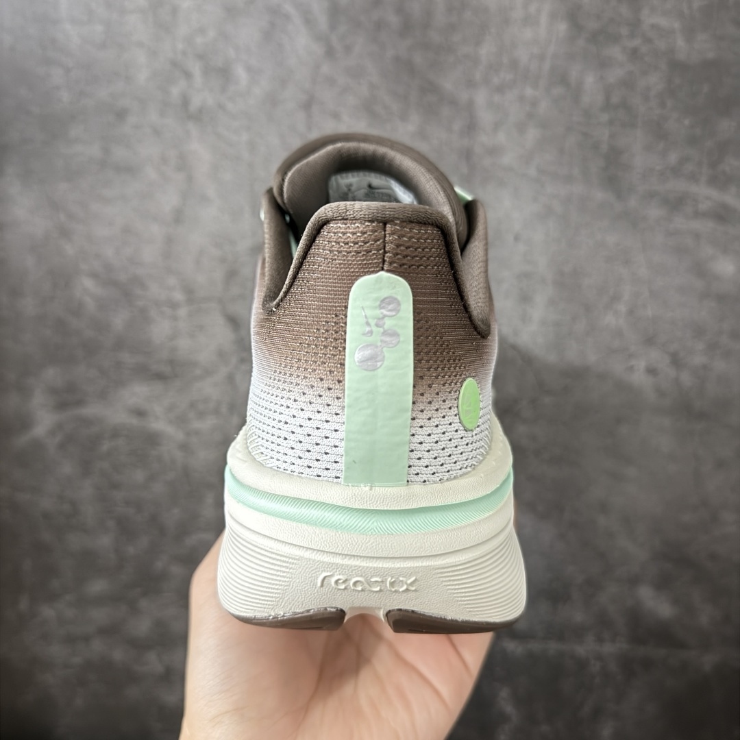 图片[4]-【RS纯原】Nike Air Zoom Pegasus 42 登月42代超级飞马系列马拉松跑步鞋 IW2349-001 平台专供 充正品质 原材料打造 中底搭载前Zoom+全掌React配置 全部原鞋开发打造 所有细节全部同步原版 全新一代拥有 Zoom Air 一如既往的稳定感和流畅感 鞋面采用工程网眼设计 为特定高热区域营造出色透气性 进一步增加鞋面的穿孔数量 让足部能够快速散热 中足搭配 Flywire 飞线 在高速运动时营造舒适稳定的贴合感 内置Zoon气垫加持 动力十足！ 尺码： 39-46-选品中心