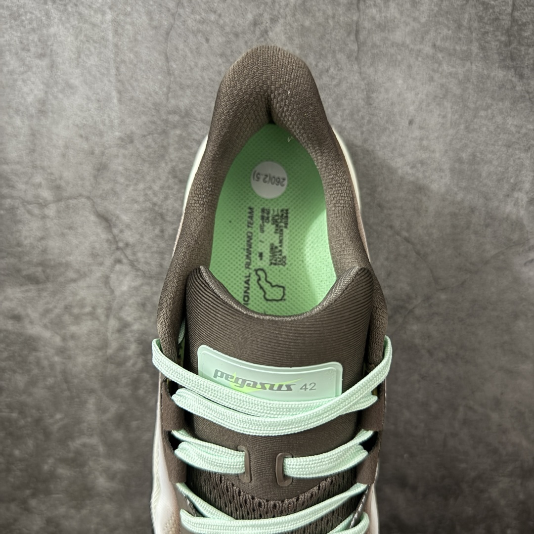 图片[8]-【RS纯原】Nike Air Zoom Pegasus 42 登月42代超级飞马系列马拉松跑步鞋 IW2349-001 平台专供 充正品质 原材料打造 中底搭载前Zoom+全掌React配置 全部原鞋开发打造 所有细节全部同步原版 全新一代拥有 Zoom Air 一如既往的稳定感和流畅感 鞋面采用工程网眼设计 为特定高热区域营造出色透气性 进一步增加鞋面的穿孔数量 让足部能够快速散热 中足搭配 Flywire 飞线 在高速运动时营造舒适稳定的贴合感 内置Zoon气垫加持 动力十足！ 尺码： 39-46-选品中心