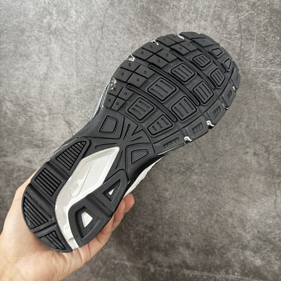图片[9]-【手绘定制版】Nike V5 RNR 手工绘制恶作剧涂鸦 复古做旧 解构绑带 舒适百搭防滑耐磨 低帮跑步鞋 此款为人工手绘定制图案 原版基于Nike RNR 修改款 加以创意定制 完美品质做工 个性十足 原厂原档案数据开发 原盒包装 舒适有型适合日常穿着 该鞋款延续千禧年经典设计搭载泡绵中底厚实而轻盈 匠心细节巧搭立体耐克勾标志焕新演绎复古跑鞋 货号：FQ6873-101 尺码：36-45带半码-选品中心