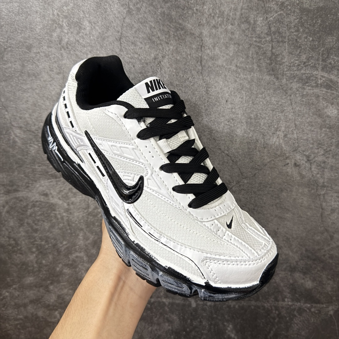 图片[3]-【手绘定制版】Nike V5 RNR 手工绘制恶作剧涂鸦 复古做旧 解构绑带 舒适百搭防滑耐磨 低帮跑步鞋 此款为人工手绘定制图案 原版基于Nike RNR 修改款 加以创意定制 完美品质做工 个性十足 原厂原档案数据开发 原盒包装 舒适有型适合日常穿着 该鞋款延续千禧年经典设计搭载泡绵中底厚实而轻盈 匠心细节巧搭立体耐克勾标志焕新演绎复古跑鞋 货号：FQ6873-101 尺码：36-45带半码-选品中心