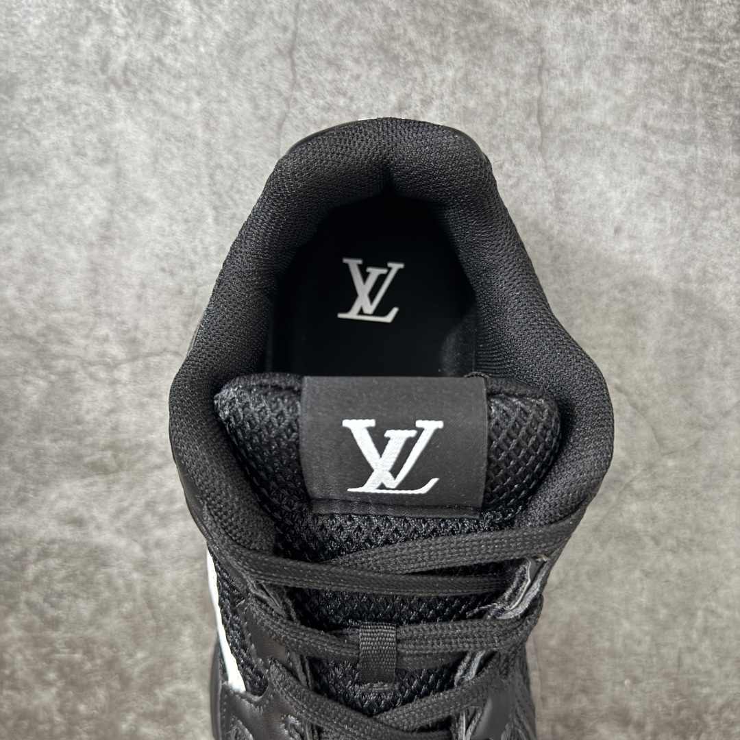 图片[8]-【公司级礼盒版】Lv Tatic Runner Tatic Runner系列厚底老爹鞋 高奢运动鞋 顶级莞产大厂出品👏 是品牌近年推出的复古运动风鞋款 主打街头潮流与日常穿搭结合的风格 鞋身侧面带有醒目的字母标识 后跟处印有\”VUITTON\”字样 辨识度拉满 采用锯齿状防滑橡胶大底 搭配加厚中底 自带增高效果的同时 也提供了优秀的抓地力和缓震性能，适配日常通勤、城市漫步等多种场景 ■面料： 原版进口绒面皮革＋透气网眼 ■内里：原版定制透气网里 ■鞋底：原版开模双色TPU组合底 ■底厚：5CM ■货号： 3732 ■尺码： 40 41 42 43 44 45-选品中心