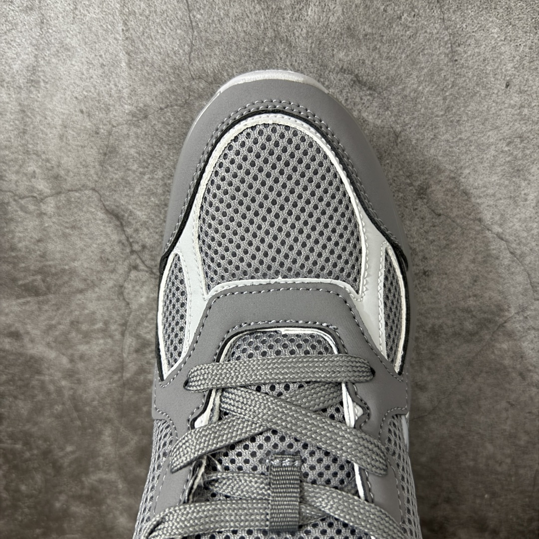 图片[5]-【公司级礼盒版】Lv Tatic Runner Tatic Runner系列厚底老爹鞋 高奢运动鞋 顶级莞产大厂出品👏 是品牌近年推出的复古运动风鞋款 主打街头潮流与日常穿搭结合的风格 鞋身侧面带有醒目的字母标识 后跟处印有\”VUITTON\”字样 辨识度拉满 采用锯齿状防滑橡胶大底 搭配加厚中底 自带增高效果的同时 也提供了优秀的抓地力和缓震性能，适配日常通勤、城市漫步等多种场景 ■面料： 原版进口绒面皮革＋透气网眼 ■内里：原版定制透气网里 ■鞋底：原版开模双色TPU组合底 ■底厚：5CM ■货号： 3732 ■尺码： 40 41 42 43 44 45-选品中心