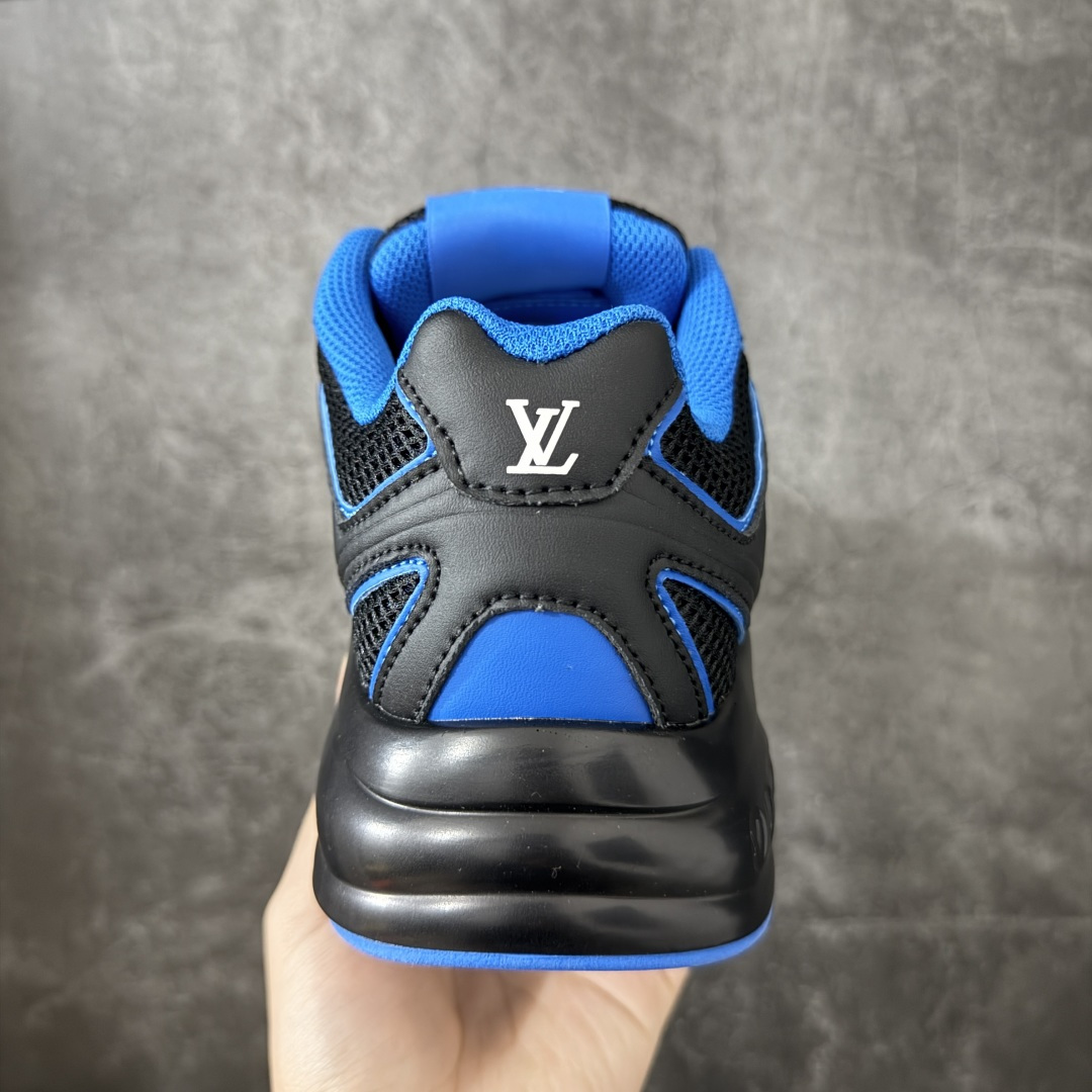 图片[4]-【公司级礼盒版】Lv Tatic Runner Tatic Runner系列厚底老爹鞋 高奢运动鞋 顶级莞产大厂出品👏 是品牌近年推出的复古运动风鞋款 主打街头潮流与日常穿搭结合的风格 鞋身侧面带有醒目的字母标识 后跟处印有\”VUITTON\”字样 辨识度拉满 采用锯齿状防滑橡胶大底 搭配加厚中底 自带增高效果的同时 也提供了优秀的抓地力和缓震性能，适配日常通勤、城市漫步等多种场景 ■面料： 原版进口绒面皮革＋透气网眼 ■内里：原版定制透气网里 ■鞋底：原版开模双色TPU组合底 ■底厚：5CM ■货号： 3732 ■尺码： 40 41 42 43 44 45-选品中心