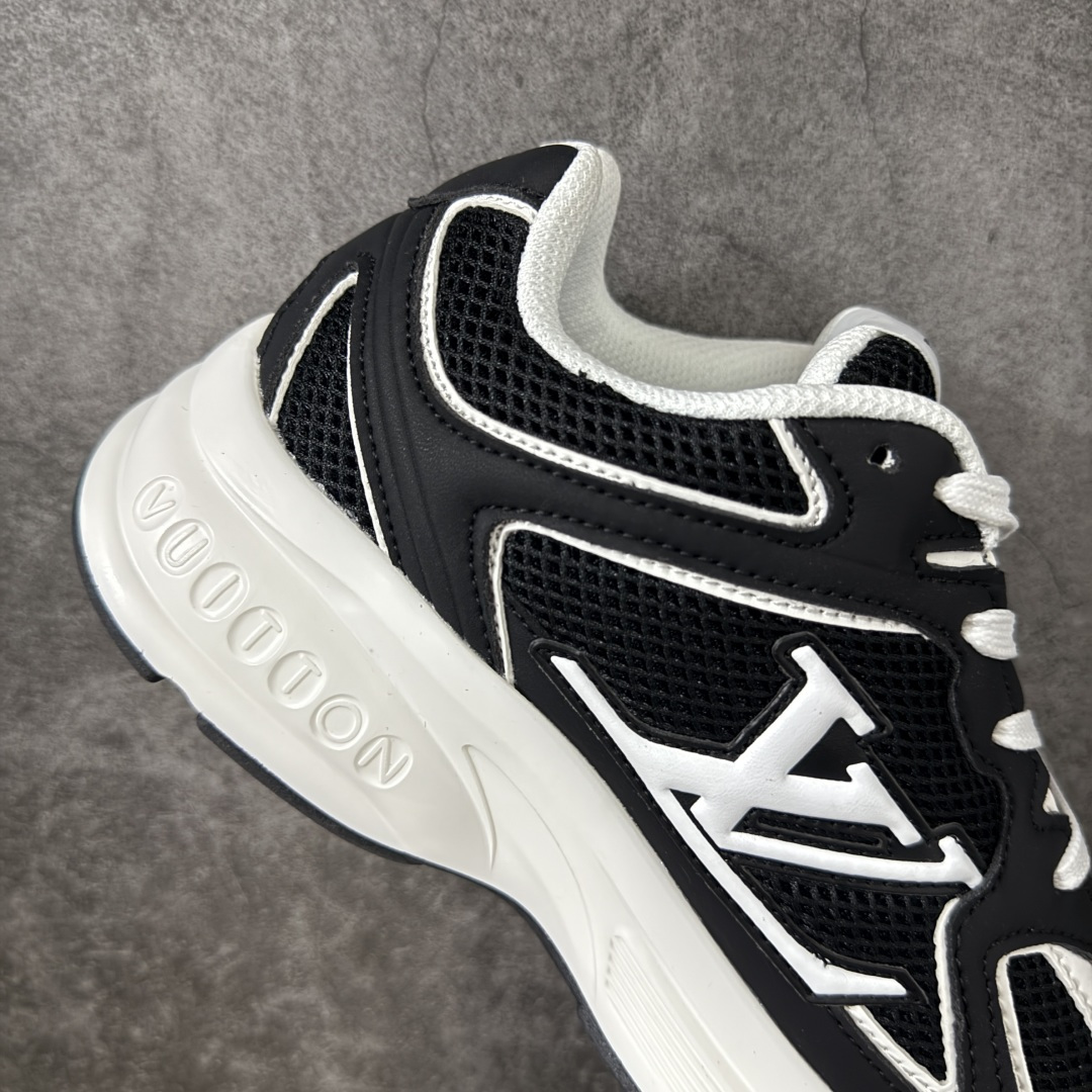 图片[7]-【公司级礼盒版】Lv Tatic Runner Tatic Runner系列厚底老爹鞋 高奢运动鞋 顶级莞产大厂出品👏 是品牌近年推出的复古运动风鞋款 主打街头潮流与日常穿搭结合的风格 鞋身侧面带有醒目的字母标识 后跟处印有\”VUITTON\”字样 辨识度拉满 采用锯齿状防滑橡胶大底 搭配加厚中底 自带增高效果的同时 也提供了优秀的抓地力和缓震性能，适配日常通勤、城市漫步等多种场景 ■面料： 原版进口绒面皮革＋透气网眼 ■内里：原版定制透气网里 ■鞋底：原版开模双色TPU组合底 ■底厚：5CM ■货号： 3732 ■尺码： 40 41 42 43 44 45-选品中心