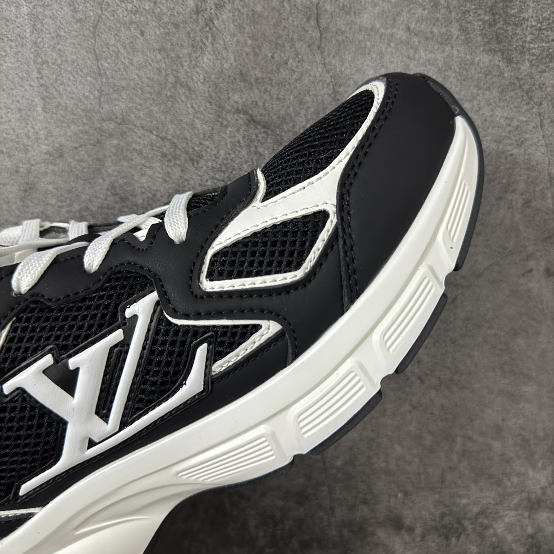 图片[6]-【公司级礼盒版】Lv Tatic Runner Tatic Runner系列厚底老爹鞋 高奢运动鞋 顶级莞产大厂出品👏 是品牌近年推出的复古运动风鞋款 主打街头潮流与日常穿搭结合的风格 鞋身侧面带有醒目的字母标识 后跟处印有\”VUITTON\”字样 辨识度拉满 采用锯齿状防滑橡胶大底 搭配加厚中底 自带增高效果的同时 也提供了优秀的抓地力和缓震性能，适配日常通勤、城市漫步等多种场景 ■面料： 原版进口绒面皮革＋透气网眼 ■内里：原版定制透气网里 ■鞋底：原版开模双色TPU组合底 ■底厚：5CM ■货号： 3732 ■尺码： 40 41 42 43 44 45-选品中心