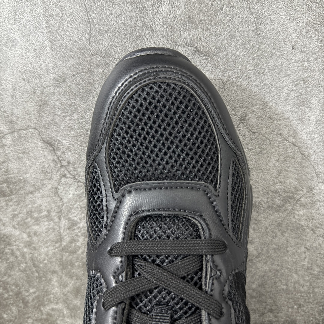 图片[5]-【公司级礼盒版】Lv Tatic Runner Tatic Runner系列厚底老爹鞋 高奢运动鞋 顶级莞产大厂出品👏 是品牌近年推出的复古运动风鞋款 主打街头潮流与日常穿搭结合的风格 鞋身侧面带有醒目的字母标识 后跟处印有\”VUITTON\”字样 辨识度拉满 采用锯齿状防滑橡胶大底 搭配加厚中底 自带增高效果的同时 也提供了优秀的抓地力和缓震性能，适配日常通勤、城市漫步等多种场景 ■面料： 原版进口绒面皮革＋透气网眼 ■内里：原版定制透气网里 ■鞋底：原版开模双色TPU组合底 ■底厚：5CM ■货号： 3732 ■尺码： 40 41 42 43 44 45-选品中心