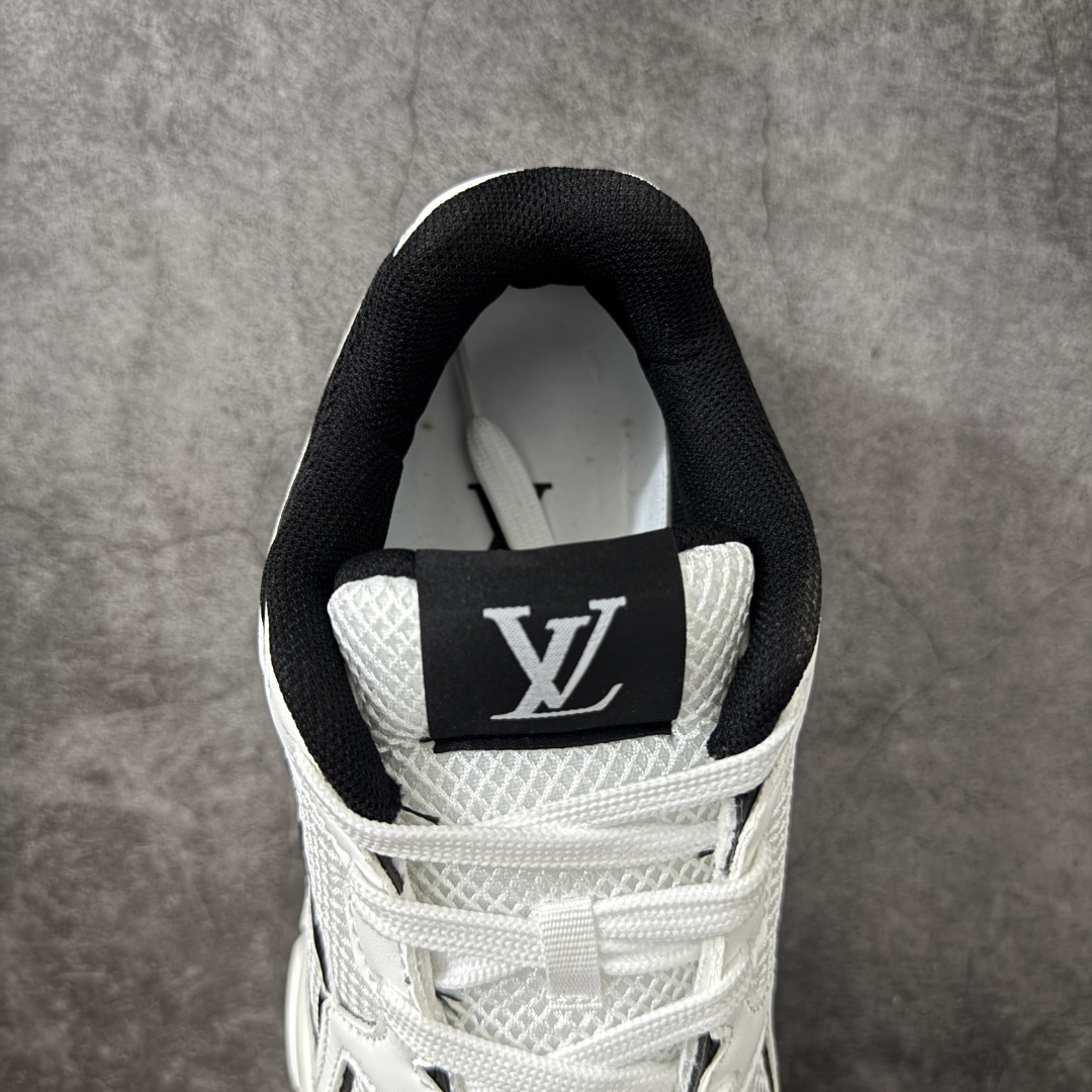 图片[8]-【公司级礼盒版】Lv Tatic Runner Tatic Runner系列厚底老爹鞋 高奢运动鞋 顶级莞产大厂出品👏 是品牌近年推出的复古运动风鞋款 主打街头潮流与日常穿搭结合的风格 鞋身侧面带有醒目的字母标识 后跟处印有\”VUITTON\”字样 辨识度拉满 采用锯齿状防滑橡胶大底 搭配加厚中底 自带增高效果的同时 也提供了优秀的抓地力和缓震性能，适配日常通勤、城市漫步等多种场景 ■面料： 原版进口绒面皮革＋透气网眼 ■内里：原版定制透气网里 ■鞋底：原版开模双色TPU组合底 ■底厚：5CM ■货号： 3732 ■尺码： 40 41 42 43 44 45-选品中心