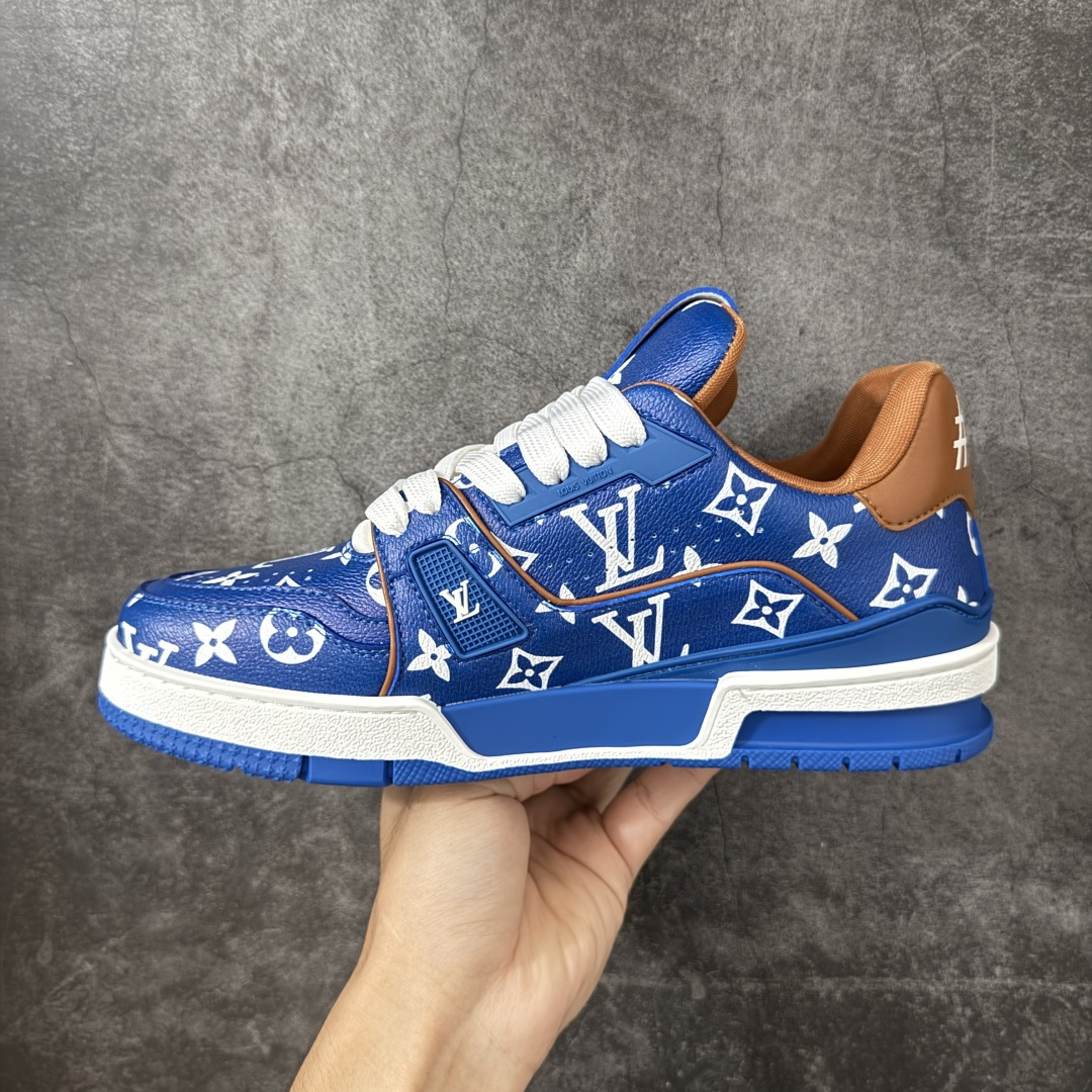 图片[2]-【广东礼盒版】 LOUIS VUITTON 路易威登 LV Trainer 运动板鞋 原楦原纸版开模，鞋型立体饱满 零毛边、零溢胶、零线头瑕疵 细节与原版一致 区分市面通货 多层叠片＋电脑针车，针距密度一致 原装橡胶大底：含胶量高、纹路深、双拼接零偏差 ZP级原装包装：专柜款鞋盒＋防尘袋＋说明书 尺码：38-45-选品中心