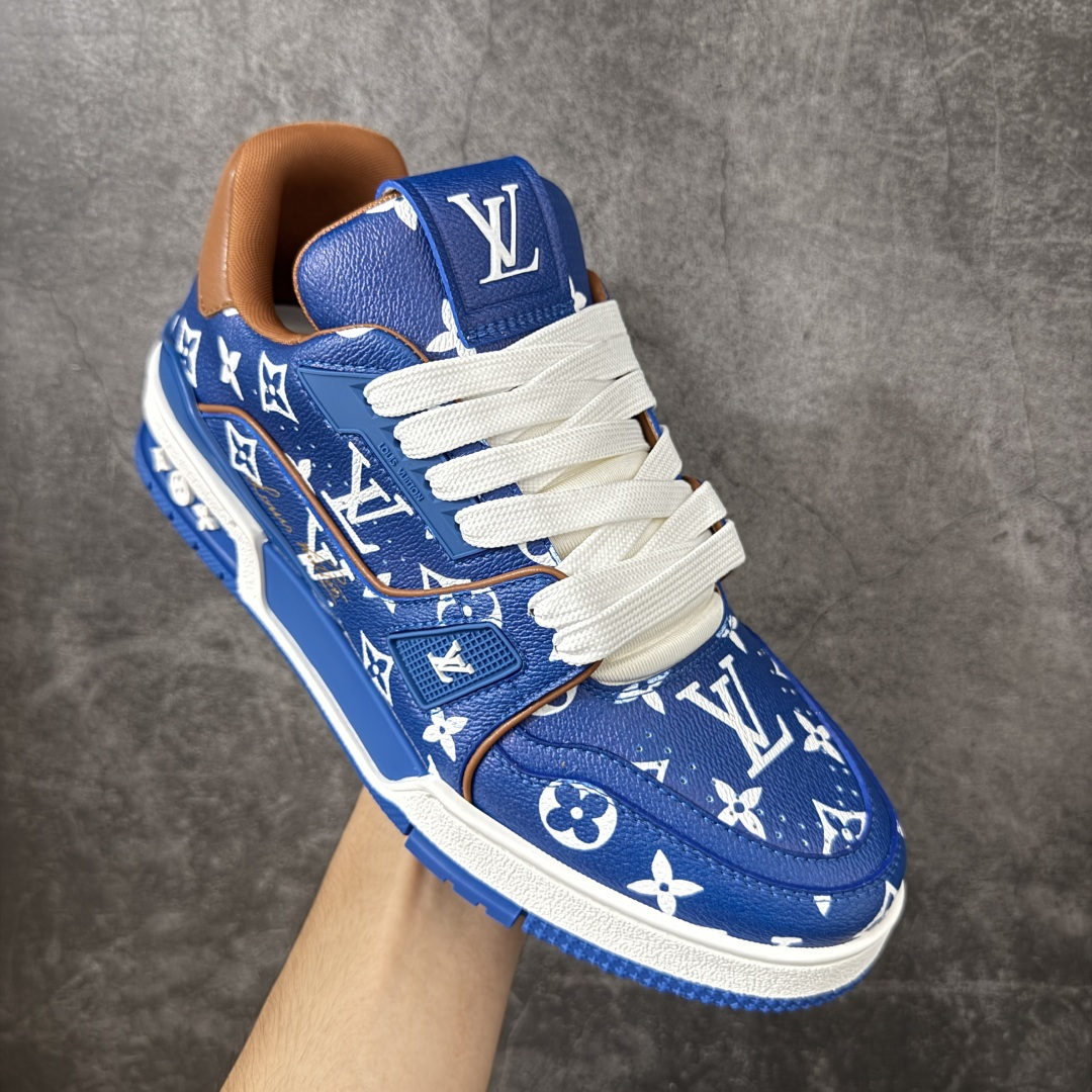 图片[3]-【广东礼盒版】 LOUIS VUITTON 路易威登 LV Trainer 运动板鞋 原楦原纸版开模，鞋型立体饱满 零毛边、零溢胶、零线头瑕疵 细节与原版一致 区分市面通货 多层叠片＋电脑针车，针距密度一致 原装橡胶大底：含胶量高、纹路深、双拼接零偏差 ZP级原装包装：专柜款鞋盒＋防尘袋＋说明书 尺码：38-45-选品中心