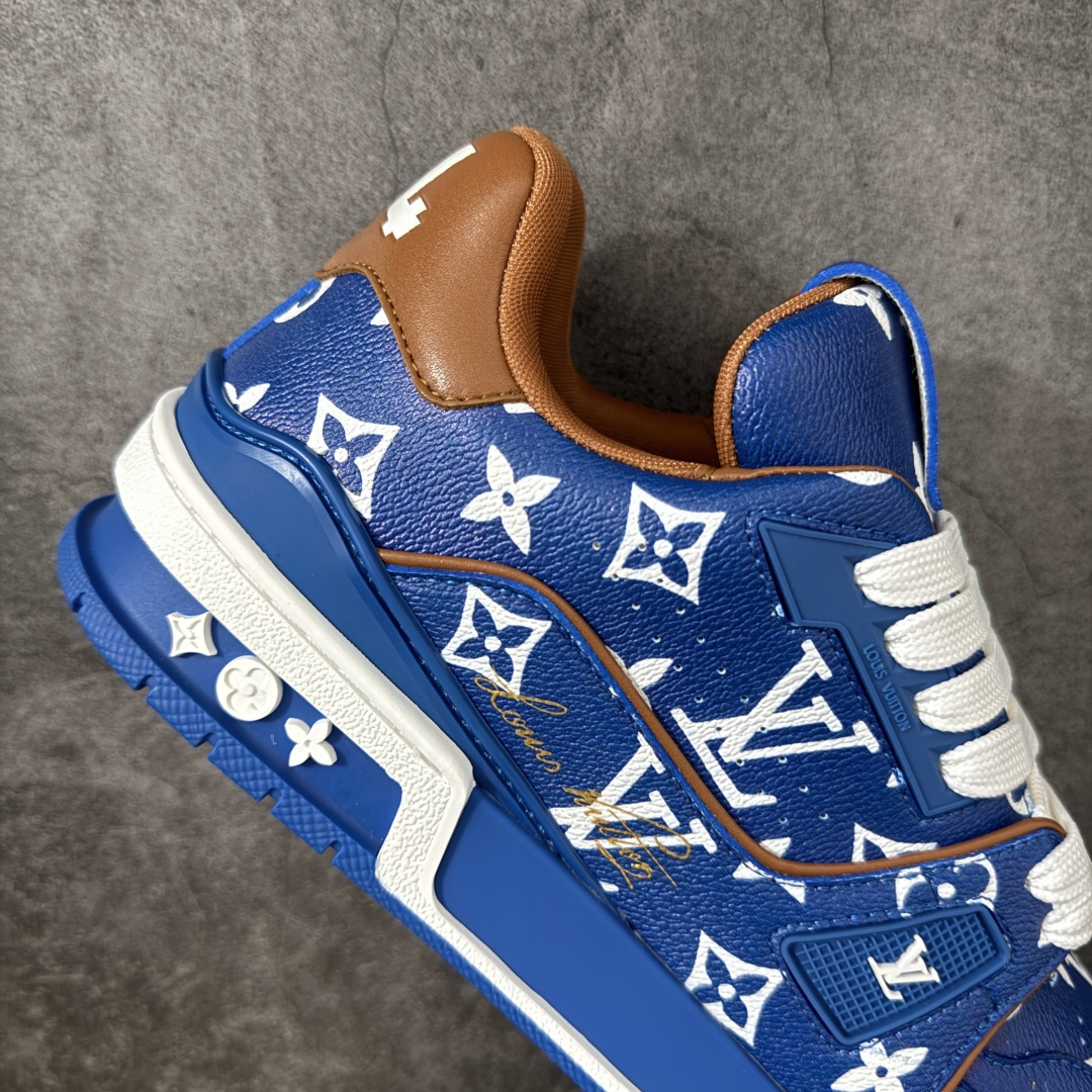 图片[7]-【广东礼盒版】 LOUIS VUITTON 路易威登 LV Trainer 运动板鞋 原楦原纸版开模，鞋型立体饱满 零毛边、零溢胶、零线头瑕疵 细节与原版一致 区分市面通货 多层叠片＋电脑针车，针距密度一致 原装橡胶大底：含胶量高、纹路深、双拼接零偏差 ZP级原装包装：专柜款鞋盒＋防尘袋＋说明书 尺码：38-45-选品中心