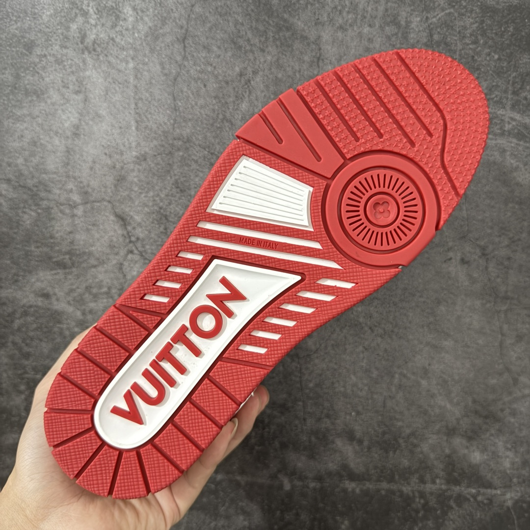 图片[9]-【广东礼盒版】 LOUIS VUITTON 路易威登 LV Trainer 运动板鞋 原楦原纸版开模，鞋型立体饱满 零毛边、零溢胶、零线头瑕疵 细节与原版一致 区分市面通货 多层叠片＋电脑针车，针距密度一致 原装橡胶大底：含胶量高、纹路深、双拼接零偏差 ZP级原装包装：专柜款鞋盒＋防尘袋＋说明书 尺码：38-45-选品中心