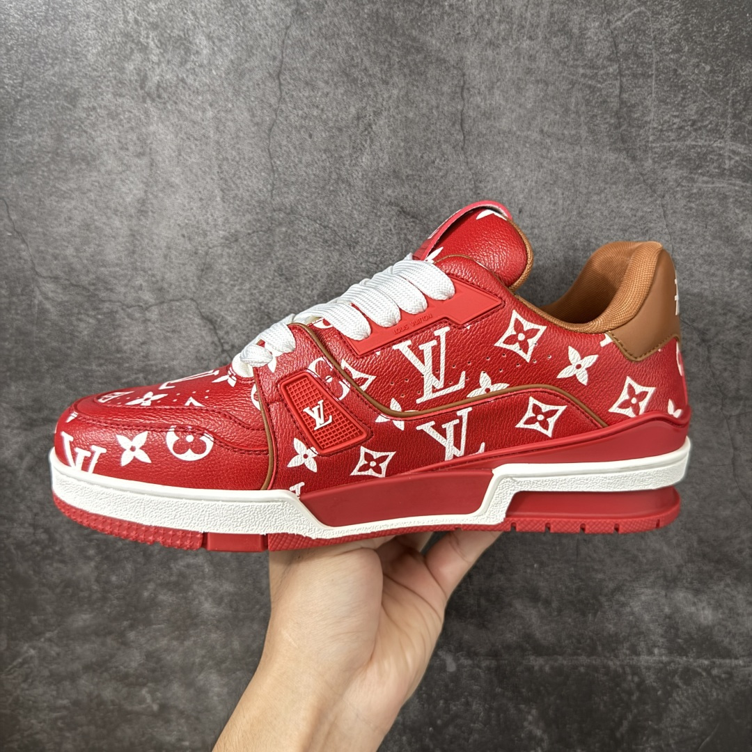 图片[2]-【广东礼盒版】 LOUIS VUITTON 路易威登 LV Trainer 运动板鞋 原楦原纸版开模，鞋型立体饱满 零毛边、零溢胶、零线头瑕疵 细节与原版一致 区分市面通货 多层叠片＋电脑针车，针距密度一致 原装橡胶大底：含胶量高、纹路深、双拼接零偏差 ZP级原装包装：专柜款鞋盒＋防尘袋＋说明书 尺码：38-45-选品中心