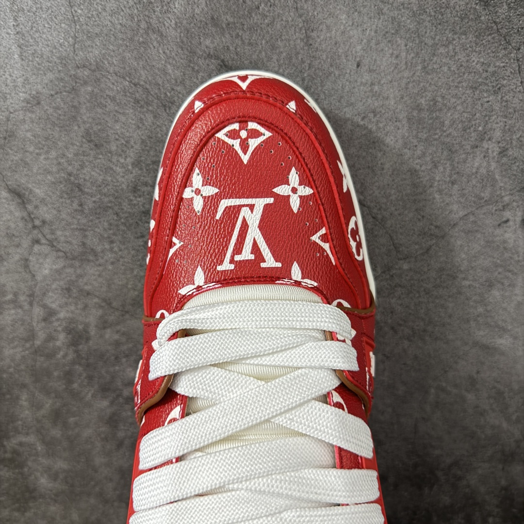 图片[5]-【广东礼盒版】 LOUIS VUITTON 路易威登 LV Trainer 运动板鞋 原楦原纸版开模，鞋型立体饱满 零毛边、零溢胶、零线头瑕疵 细节与原版一致 区分市面通货 多层叠片＋电脑针车，针距密度一致 原装橡胶大底：含胶量高、纹路深、双拼接零偏差 ZP级原装包装：专柜款鞋盒＋防尘袋＋说明书 尺码：38-45-选品中心