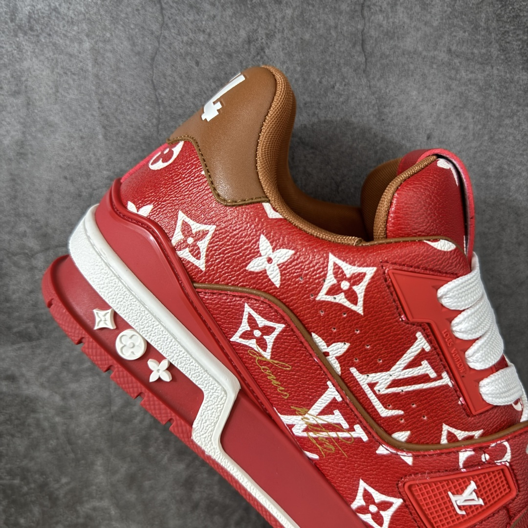 图片[7]-【广东礼盒版】 LOUIS VUITTON 路易威登 LV Trainer 运动板鞋 原楦原纸版开模，鞋型立体饱满 零毛边、零溢胶、零线头瑕疵 细节与原版一致 区分市面通货 多层叠片＋电脑针车，针距密度一致 原装橡胶大底：含胶量高、纹路深、双拼接零偏差 ZP级原装包装：专柜款鞋盒＋防尘袋＋说明书 尺码：38-45-选品中心
