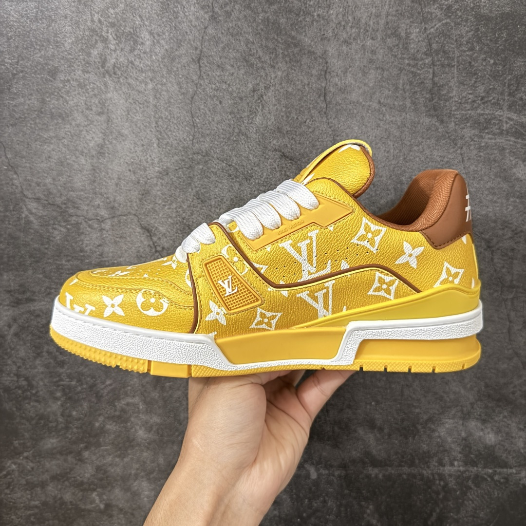 图片[2]-【广东礼盒版】 LOUIS VUITTON 路易威登 LV Trainer 运动板鞋 原楦原纸版开模，鞋型立体饱满 零毛边、零溢胶、零线头瑕疵 细节与原版一致 区分市面通货 多层叠片＋电脑针车，针距密度一致 原装橡胶大底：含胶量高、纹路深、双拼接零偏差 ZP级原装包装：专柜款鞋盒＋防尘袋＋说明书 尺码：39-45-选品中心