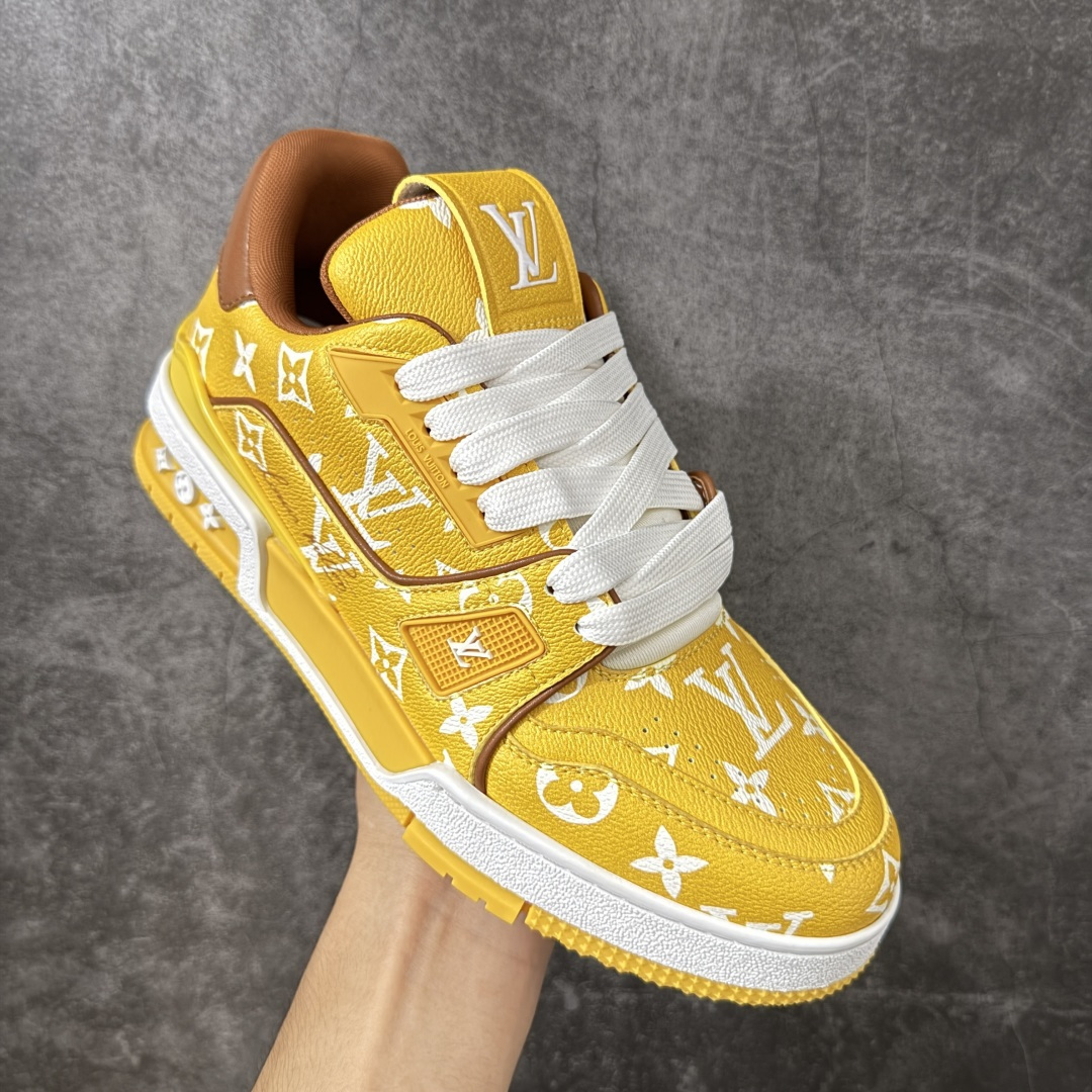 图片[3]-【广东礼盒版】 LOUIS VUITTON 路易威登 LV Trainer 运动板鞋 原楦原纸版开模，鞋型立体饱满 零毛边、零溢胶、零线头瑕疵 细节与原版一致 区分市面通货 多层叠片＋电脑针车，针距密度一致 原装橡胶大底：含胶量高、纹路深、双拼接零偏差 ZP级原装包装：专柜款鞋盒＋防尘袋＋说明书 尺码：39-45-选品中心