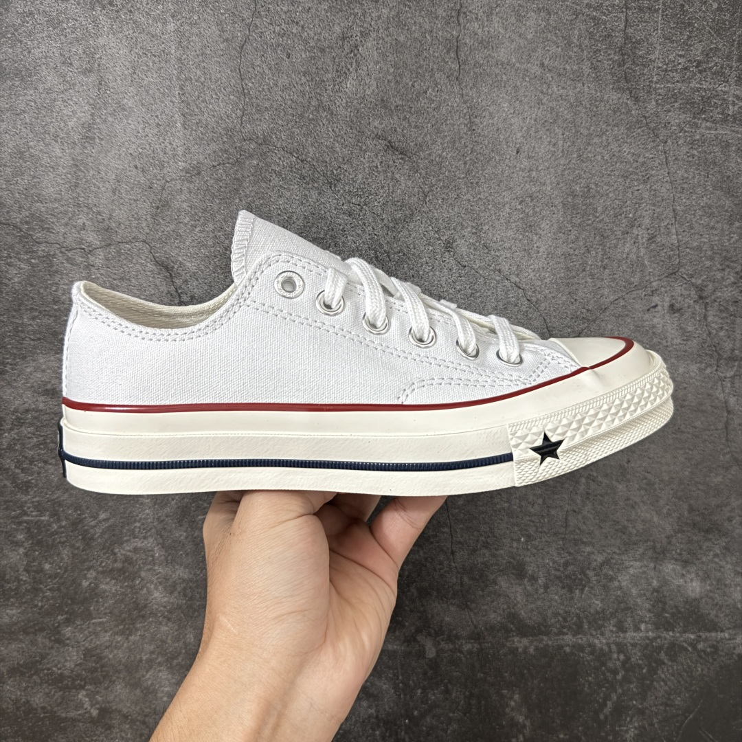 【虎扑2.0小头版】 Converse CHUCK 70 X 匡威1970s 舒适运动 高帮 帆布鞋 男女同款 A24230C 全新开发 不仅仅为小鞋头 细节 材料 做工 全方位升级 经典永不过时 十年老厂出品 平台正品订单 超稳定的品控清洁度 全套原厂材料配置 原厂硫化工艺 油性扁平尖头 原厂楦头纸板数据 一体化超软蓝底加持 超软EVA鞋垫 后掌灰色缓震胶 脚感一比一还原 耐磨橡胶大底 越南产内外标 原盒黑色吊牌 超高清洁度 随意冲正 如有更好白送 尺码:35 36 36.5 37 37.5 38 39 39.5 40 41 41.5 42 42.5 43 44-选品中心