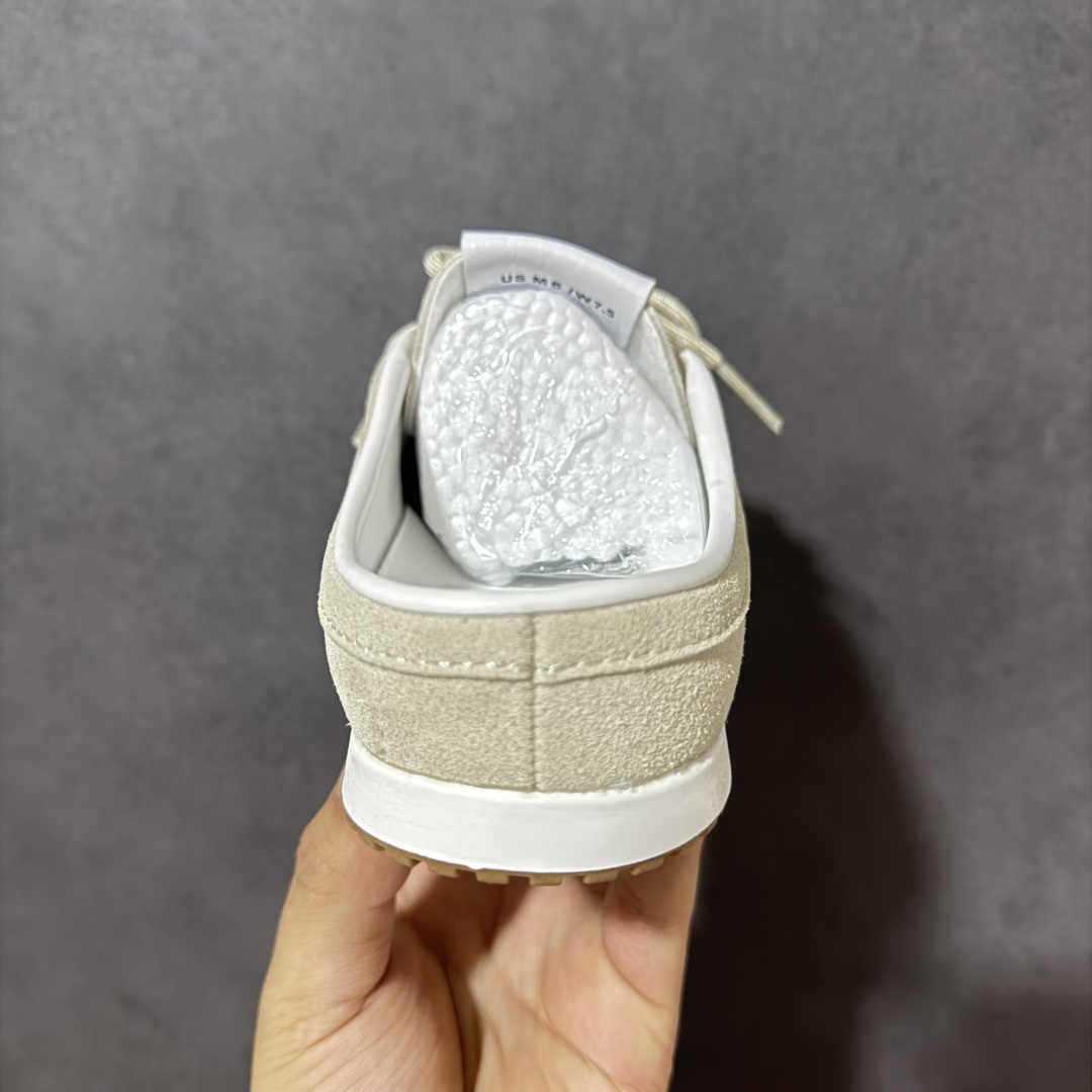 图片[4]-【G5版】ALO SUNSET SNEAKER 新款休闲德训半拖 设计上延续了德训鞋的经典线条，做了无后跟半拖的懒人改良，鞋身采用细腻的反绒材质，触感柔软亲肤，鞋头的防撞包边和流畅的拼接走线，兼顾了复古感和耐用性。带有3.5cm内增高，小个子闭眼入，双鞋带的设计既是装饰也能根据脚型调整松紧，告别普通半拖的单调感。 脚感方面完全踩在舒适点上，鞋内是软糯的鞋垫，软弹又不塌底，走路久了也不会累脚，半拖的设计不用系鞋带，穿脱超方便。 鞋面：牛反绒 内里：羊皮 大底：橡胶大底 货号：A0891U 尺码：36-45-选品中心