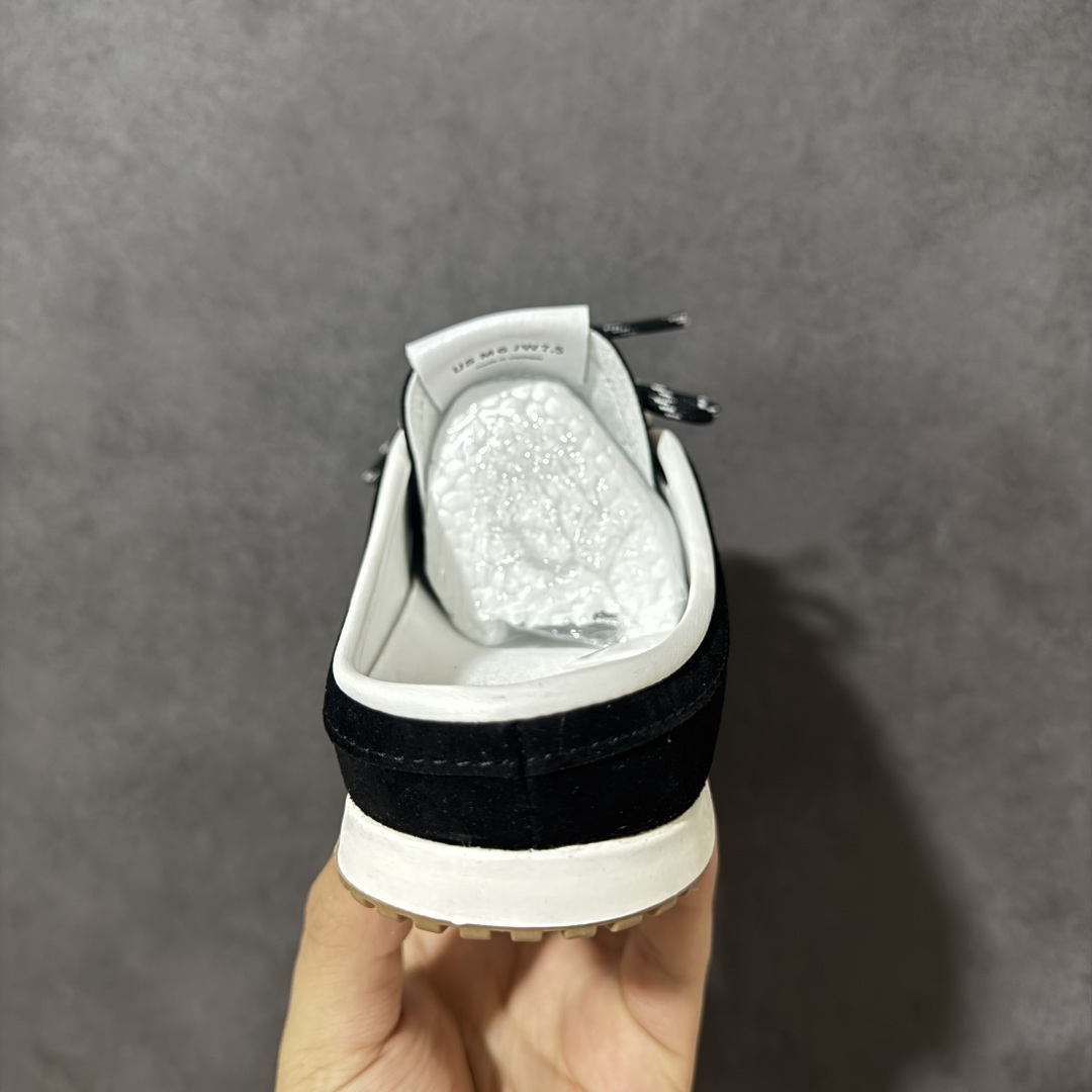 图片[4]-【G5版】ALO SUNSET SNEAKER 新款休闲德训半拖 设计上延续了德训鞋的经典线条，做了无后跟半拖的懒人改良，鞋身采用细腻的反绒材质，触感柔软亲肤，鞋头的防撞包边和流畅的拼接走线，兼顾了复古感和耐用性。带有3.5cm内增高，小个子闭眼入，双鞋带的设计既是装饰也能根据脚型调整松紧，告别普通半拖的单调感。 脚感方面完全踩在舒适点上，鞋内是软糯的鞋垫，软弹又不塌底，走路久了也不会累脚，半拖的设计不用系鞋带，穿脱超方便。 鞋面：牛反绒 内里：羊皮 大底：橡胶大底 货号：A0891U 尺码：36-45-选品中心