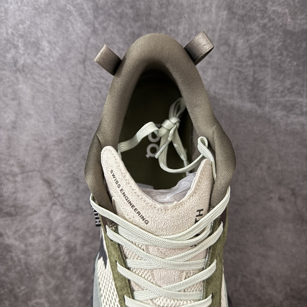 图片[8]-【OG纯原】KITH x ON 昂跑联名 Cloudswift K-Tech 1 系列 3MG10775560 低帮休闲跑步鞋 大厂出品 原版有1比1打造 配件齐全 外贸专供 尺码最大做到46码 市面最高还原度版本 打造最强品质 没有之一 全新开发的鞋面结构，用高透气网布拼了大面积的合成麂皮。这种材质碰撞脱离了普通跑鞋的塑料感，更有时装质感；搭载了On的CloudTec缓震科技和Helion超级泡棉，全新的Cloudswift鞋底结构，脚感和支撑性都拉满，外底还直接刻上了Kith的字母组合，彰显联名身份；翻开鞋底，是定制的Kith Monogram老花外底，既保留了On的专业感，又带点Kith标志性的精致灰调。 尺码：36 36.5 37.5 38 38.5 39 40 40.5 41 42 42.5 43 44 44.5 45 46-选品中心