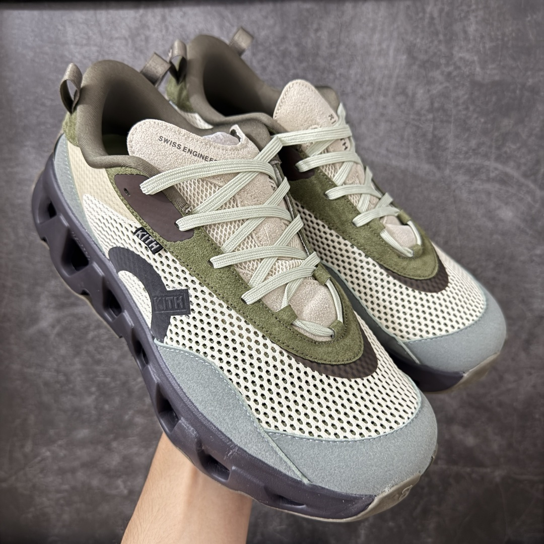 【OG纯原】KITH x ON 昂跑联名 Cloudswift K-Tech 1 系列 3MG10775560 低帮休闲跑步鞋 大厂出品 原版有1比1打造 配件齐全 外贸专供 尺码最大做到46码 市面最高还原度版本 打造最强品质 没有之一 全新开发的鞋面结构，用高透气网布拼了大面积的合成麂皮。这种材质碰撞脱离了普通跑鞋的塑料感，更有时装质感；搭载了On的CloudTec缓震科技和Helion超级泡棉，全新的Cloudswift鞋底结构，脚感和支撑性都拉满，外底还直接刻上了Kith的字母组合，彰显联名身份；翻开鞋底，是定制的Kith Monogram老花外底，既保留了On的专业感，又带点Kith标志性的精致灰调。 尺码：36 36.5 37.5 38 38.5 39 40 40.5 41 42 42.5 43 44 44.5 45 46-选品中心
