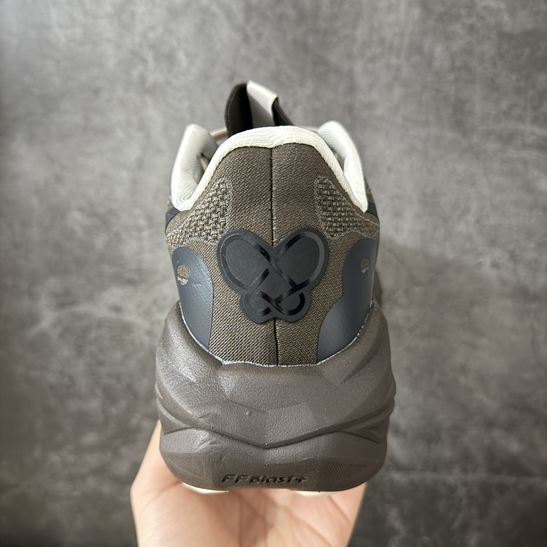 图片[4]-【公司级】Asics x Blacktoes SuperBlast 3 亚瑟士联名款蝴蝶元素 遇热变色 轻量回弹舒适透气支撑跑步鞋 亚瑟士Superblast 3是一双无碳板全能超级训练鞋，核心升级为竞速级FF Leap中底，更软弹、更轻，能量回馈显著提升，适合轻松跑、长距离与快节奏训练。轻量工程网眼，按区域调整织法与孔径，兼顾透气与贴合。上层为竞速级FF Leap A-TPU超临界发泡材料，下层约10mmFF Blast Plus提供支撑与耐久。前掌ASICSGRIP抓地，后跟/外侧RF AHAR Lo耐磨。 货号：1013A218-200 尺码：36 37 37.5 38 39 39.5 40 40.5 41.5 42 42.5 43.5 44 44.5 45-选品中心