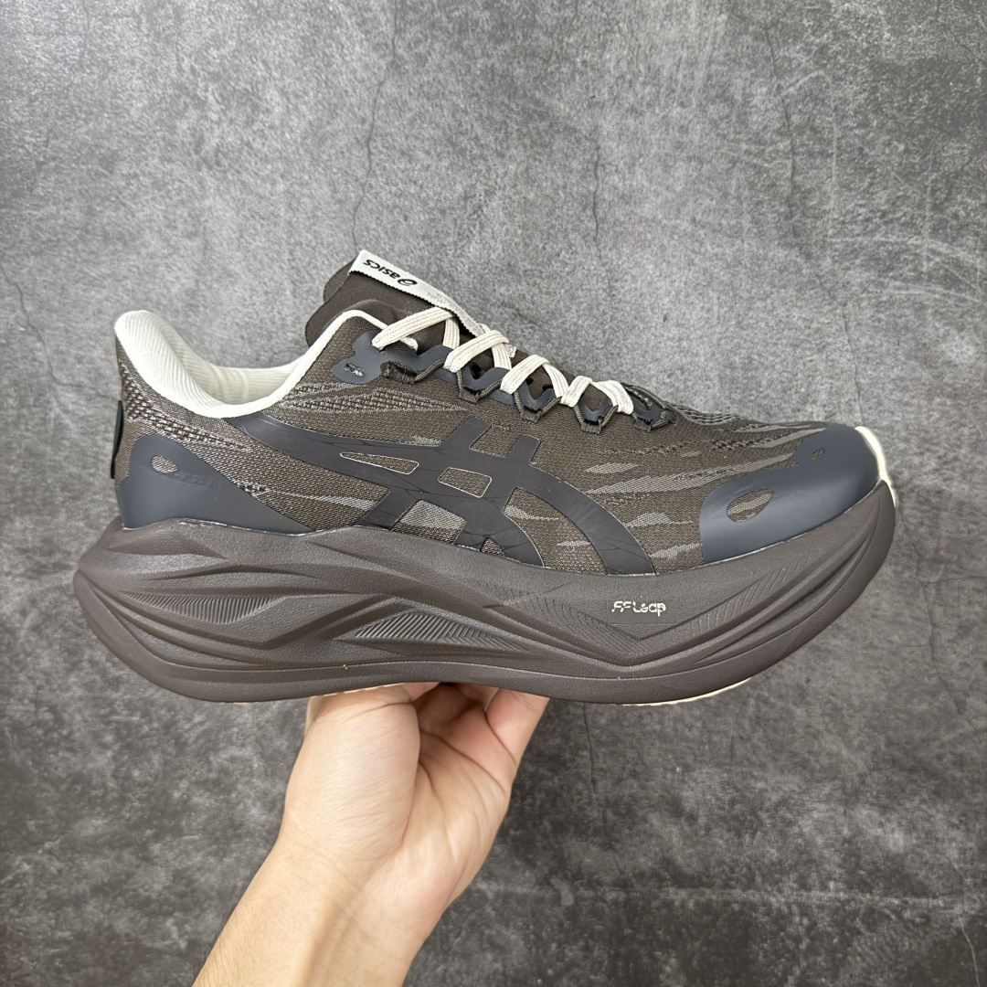 【公司级】Asics x Blacktoes SuperBlast 3 亚瑟士联名款蝴蝶元素 遇热变色 轻量回弹舒适透气支撑跑步鞋 亚瑟士Superblast 3是一双无碳板全能超级训练鞋，核心升级为竞速级FF Leap中底，更软弹、更轻，能量回馈显著提升，适合轻松跑、长距离与快节奏训练。轻量工程网眼，按区域调整织法与孔径，兼顾透气与贴合。上层为竞速级FF Leap A-TPU超临界发泡材料，下层约10mmFF Blast Plus提供支撑与耐久。前掌ASICSGRIP抓地，后跟/外侧RF AHAR Lo耐磨。 货号：1013A218-200 尺码：36 37 37.5 38 39 39.5 40 40.5 41.5 42 42.5 43.5 44 44.5 45-选品中心