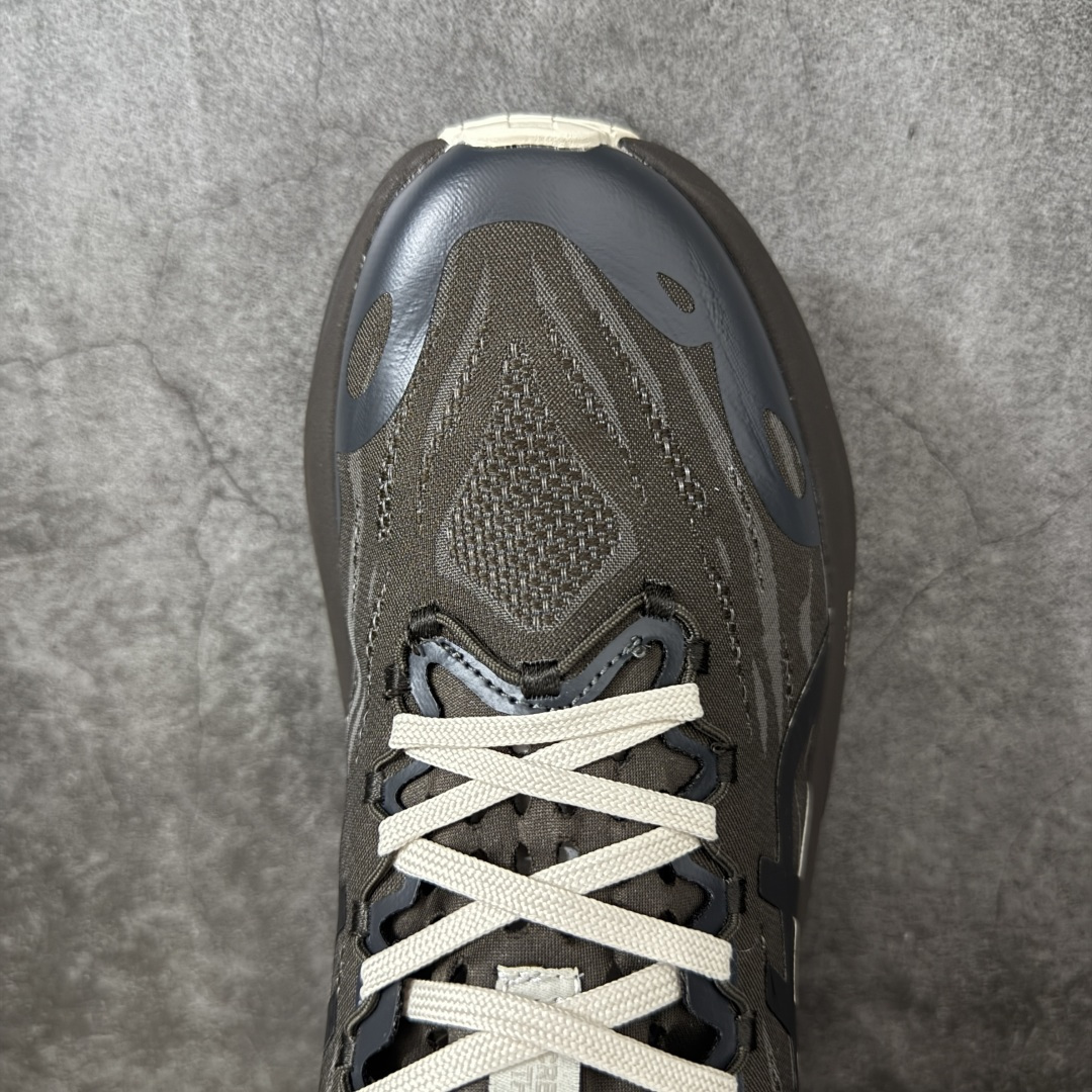 图片[5]-【公司级】Asics x Blacktoes SuperBlast 3 亚瑟士联名款蝴蝶元素 遇热变色 轻量回弹舒适透气支撑跑步鞋 亚瑟士Superblast 3是一双无碳板全能超级训练鞋，核心升级为竞速级FF Leap中底，更软弹、更轻，能量回馈显著提升，适合轻松跑、长距离与快节奏训练。轻量工程网眼，按区域调整织法与孔径，兼顾透气与贴合。上层为竞速级FF Leap A-TPU超临界发泡材料，下层约10mmFF Blast Plus提供支撑与耐久。前掌ASICSGRIP抓地，后跟/外侧RF AHAR Lo耐磨。 货号：1013A218-200 尺码：36 37 37.5 38 39 39.5 40 40.5 41.5 42 42.5 43.5 44 44.5 45-选品中心