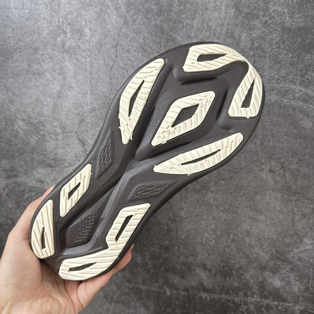图片[9]-【公司级】Asics x Blacktoes SuperBlast 3 亚瑟士联名款蝴蝶元素 遇热变色 轻量回弹舒适透气支撑跑步鞋 亚瑟士Superblast 3是一双无碳板全能超级训练鞋，核心升级为竞速级FF Leap中底，更软弹、更轻，能量回馈显著提升，适合轻松跑、长距离与快节奏训练。轻量工程网眼，按区域调整织法与孔径，兼顾透气与贴合。上层为竞速级FF Leap A-TPU超临界发泡材料，下层约10mmFF Blast Plus提供支撑与耐久。前掌ASICSGRIP抓地，后跟/外侧RF AHAR Lo耐磨。 货号：1013A218-200 尺码：36 37 37.5 38 39 39.5 40 40.5 41.5 42 42.5 43.5 44 44.5 45-选品中心