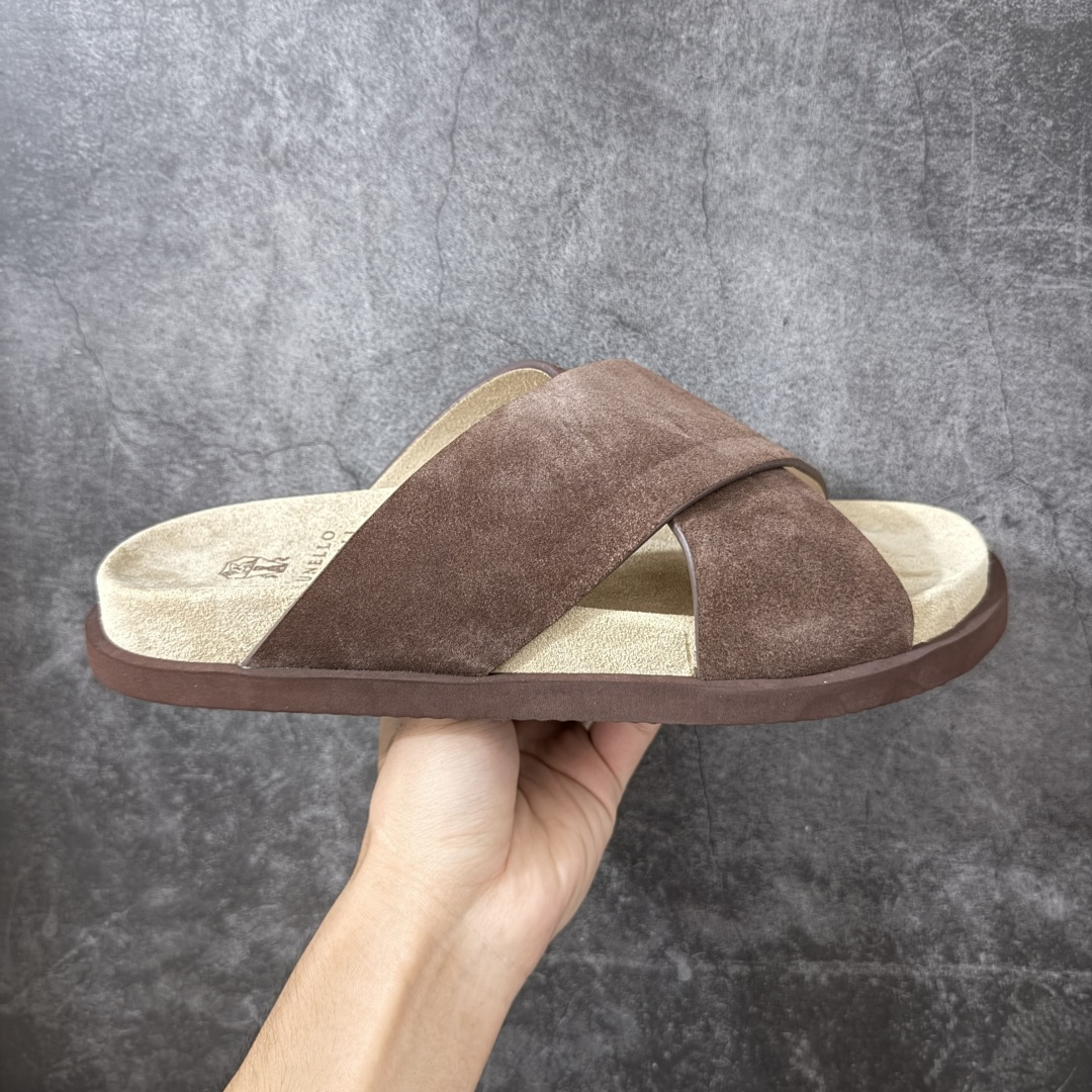 【海淘专柜版】顶奢老钱品牌 Brunello Cucinelli 26S 布鲁内洛.库奇内利 BC 绒面革一字交叉拖鞋 该品牌是来自意大利的世界顶级老钱奢侈品牌 原版开发打造 私模组合大底 高端零售海淘代购专供品质 尺码：39 40 41 42 43 44 45 46-选品中心