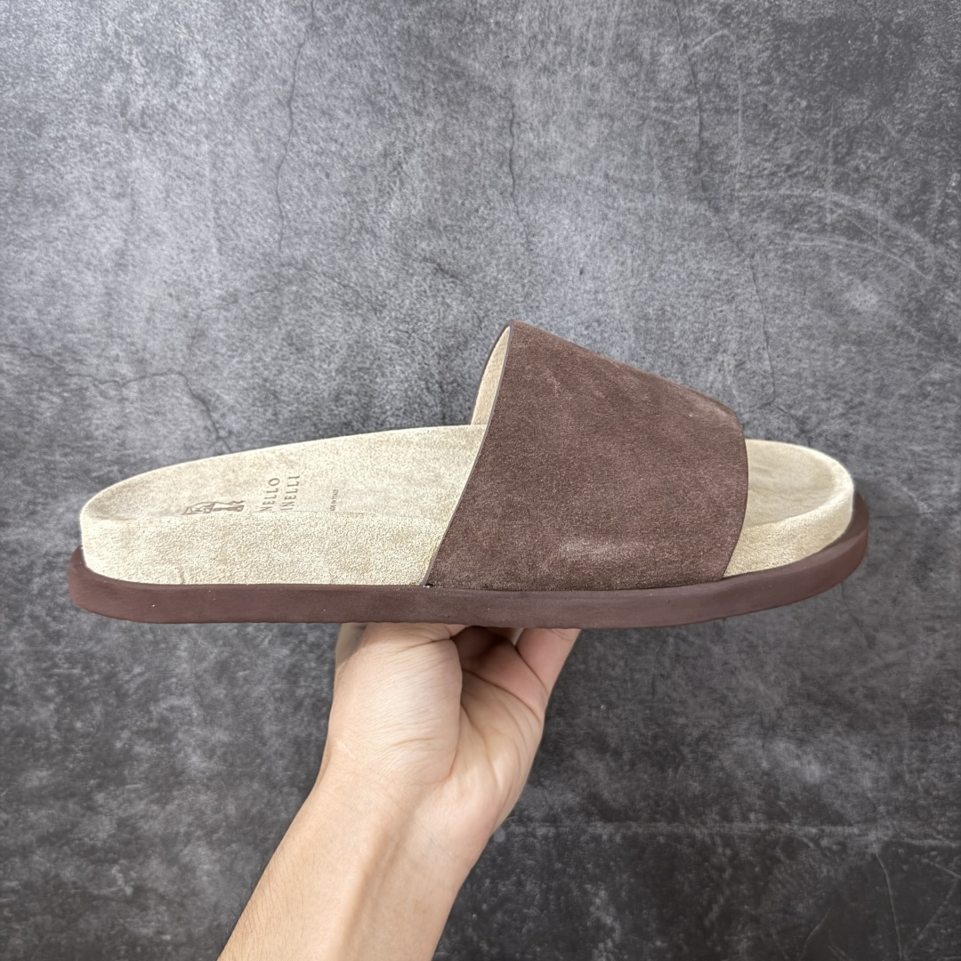 【海淘专柜版】顶奢老钱品牌 Brunello Cucinelli 26S 布鲁内洛.库奇内利 BC 绒面革一字交叉拖鞋 该品牌是来自意大利的世界顶级老钱奢侈品牌 原版开发打造 私模组合大底 高端零售海淘代购专供品质 尺码:39 40 41 42 43 44 45 46-选品中心