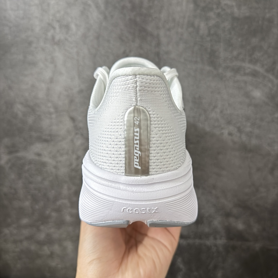 图片[4]-【XE纯原】Nike Air Zoom Pegasus 42 登月42代超级飞马系列马拉松跑步鞋 平台专供 充正品质 之前未流通市场版本 内里嵌入定型海绵 中底搭载前Zoom+全掌React配置 全部原鞋开发打造 所有细节全部同步原版 全新一代拥有 Zoom Air 一如既往的稳定感和流畅感 鞋面采用工程网眼设计 为特定高热区域营造出色透气性 进一步增加鞋面的穿孔数量 让足部能够快速散热 中足搭配 Flywire 飞线 在高速运动时营造舒适稳定的贴合感 内置Zoon气垫加持 动力十足！ 货号：IB1881-102 尺码：36-48.5-选品中心