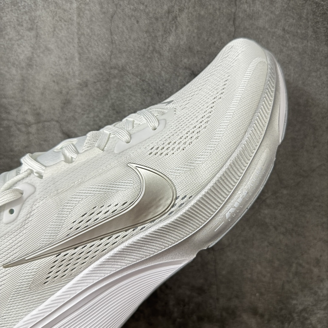 图片[6]-【XE纯原】Nike Air Zoom Pegasus 42 登月42代超级飞马系列马拉松跑步鞋 平台专供 充正品质 之前未流通市场版本 内里嵌入定型海绵 中底搭载前Zoom+全掌React配置 全部原鞋开发打造 所有细节全部同步原版 全新一代拥有 Zoom Air 一如既往的稳定感和流畅感 鞋面采用工程网眼设计 为特定高热区域营造出色透气性 进一步增加鞋面的穿孔数量 让足部能够快速散热 中足搭配 Flywire 飞线 在高速运动时营造舒适稳定的贴合感 内置Zoon气垫加持 动力十足！ 货号：IB1881-102 尺码：36-48.5-选品中心