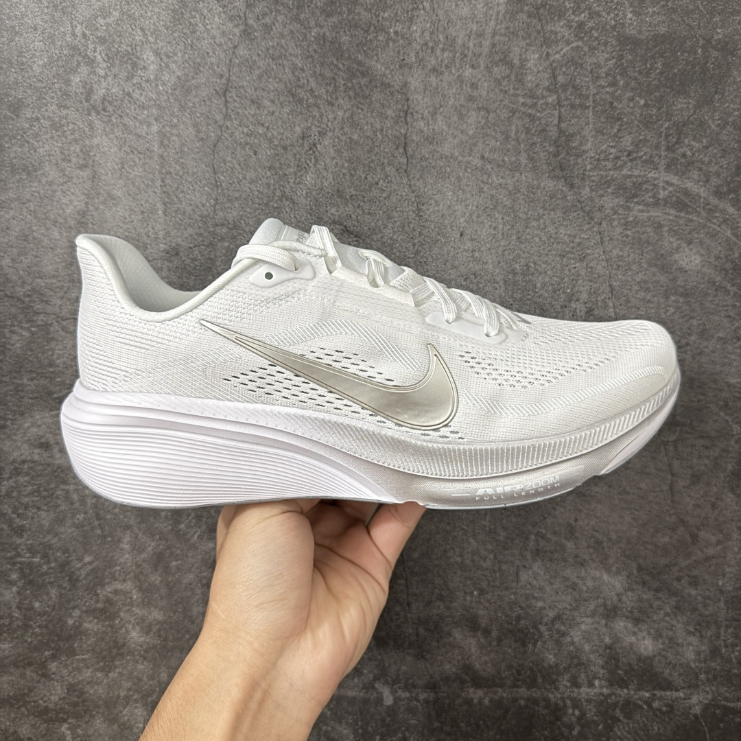 【XE纯原】Nike Air Zoom Pegasus 42 登月42代超级飞马系列马拉松跑步鞋 平台专供 充正品质 之前未流通市场版本 内里嵌入定型海绵 中底搭载前Zoom+全掌React配置 全部原鞋开发打造 所有细节全部同步原版 全新一代拥有 Zoom Air 一如既往的稳定感和流畅感 鞋面采用工程网眼设计 为特定高热区域营造出色透气性 进一步增加鞋面的穿孔数量 让足部能够快速散热 中足搭配 Flywire 飞线 在高速运动时营造舒适稳定的贴合感 内置Zoon气垫加持 动力十足！ 货号：IB1881-102 尺码：36-48.5-选品中心