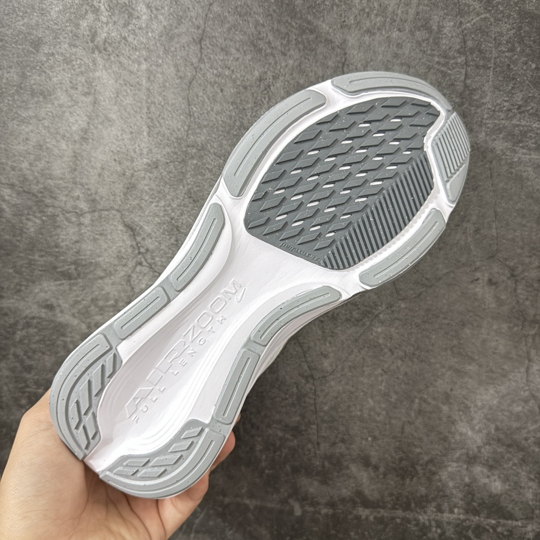 图片[9]-【XE纯原】Nike Air Zoom Pegasus 42 登月42代超级飞马系列马拉松跑步鞋 平台专供 充正品质 之前未流通市场版本 内里嵌入定型海绵 中底搭载前Zoom+全掌React配置 全部原鞋开发打造 所有细节全部同步原版 全新一代拥有 Zoom Air 一如既往的稳定感和流畅感 鞋面采用工程网眼设计 为特定高热区域营造出色透气性 进一步增加鞋面的穿孔数量 让足部能够快速散热 中足搭配 Flywire 飞线 在高速运动时营造舒适稳定的贴合感 内置Zoon气垫加持 动力十足！ 货号：IB1881-102 尺码：36-48.5-选品中心