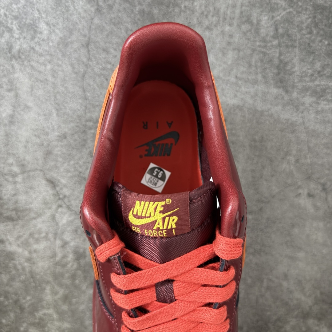 图片[8]-【SF外贸特供】NK AIR Force 1 Low 空军一号漆皮 酒红 IO4489-601 独家全新2026档案数据 原厂Sadesa D9皮料 细纹排气孔完全一致 质感非市场通货可碰瓷 全鞋零荧光线 随意冲正 全新鱼鳞纹大底 咬花纹路更加清晰 全新排版鞋头倒置五角星 五角星对比旧版老版本 间距大 星星缩小 全套官方原配件 全鞋电脑针车 工整有序 视觉效果满分 原厂拉帮手法 标准四线 密度针距针孔大小控制到位 原装反口里网布海绵 正确卡色网眼大小 新版鞋撑改用纸团代替 原厂港宝加持完美还原灵魂版型 从里到外百分百还原 内置Sole气垫 中底白色背胶 已经无限的接近公司 原厂楦头 原厂刺绣 后跟弧度完美 独家私模最大开发到48.5 尺码：35.5 36 36.5 37.5 38 38.5 39 40 40.5 41 42 42.5 43 44 44.5 45 46 47.5 48.5-选品中心