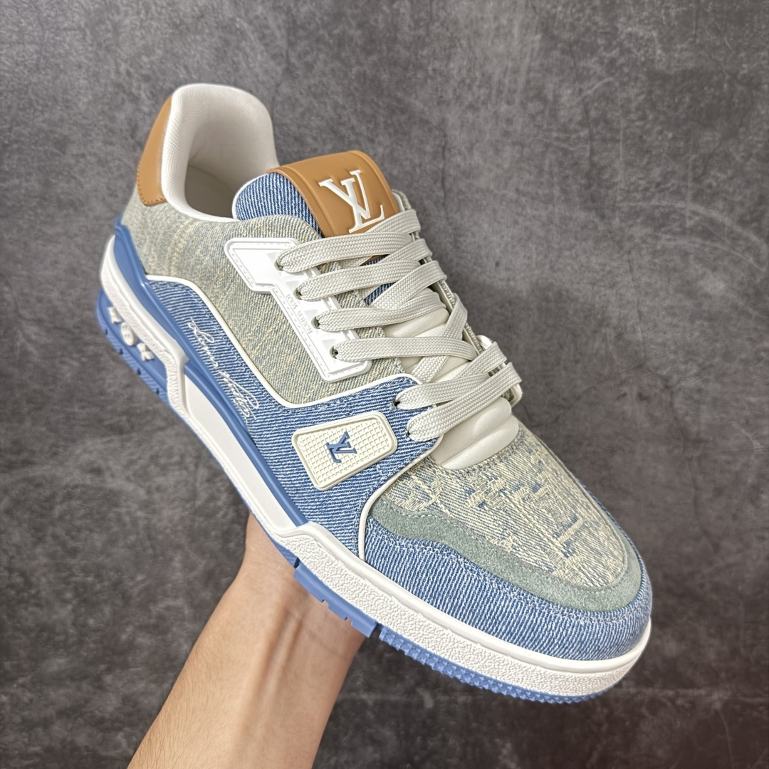 图片[3]-【佛山顶级超A版】Louis Vuitton LV Trainer系列 蓝牛仔 仓库现货 当天可取 私人订单 专柜混卖零售专供 所有配色均为购买原版复刻 整体版型 皮料 市场独一无二 后跟版型都可以自行对比[机智]吊打市场所有货 怒甩十条街，欢迎拿市场各大工厂的货来对比！ 鞋舌烫金超正 压印程度秒杀市面90%以上的高端货 新配色陆续开发出货 尺码：39-46-选品中心