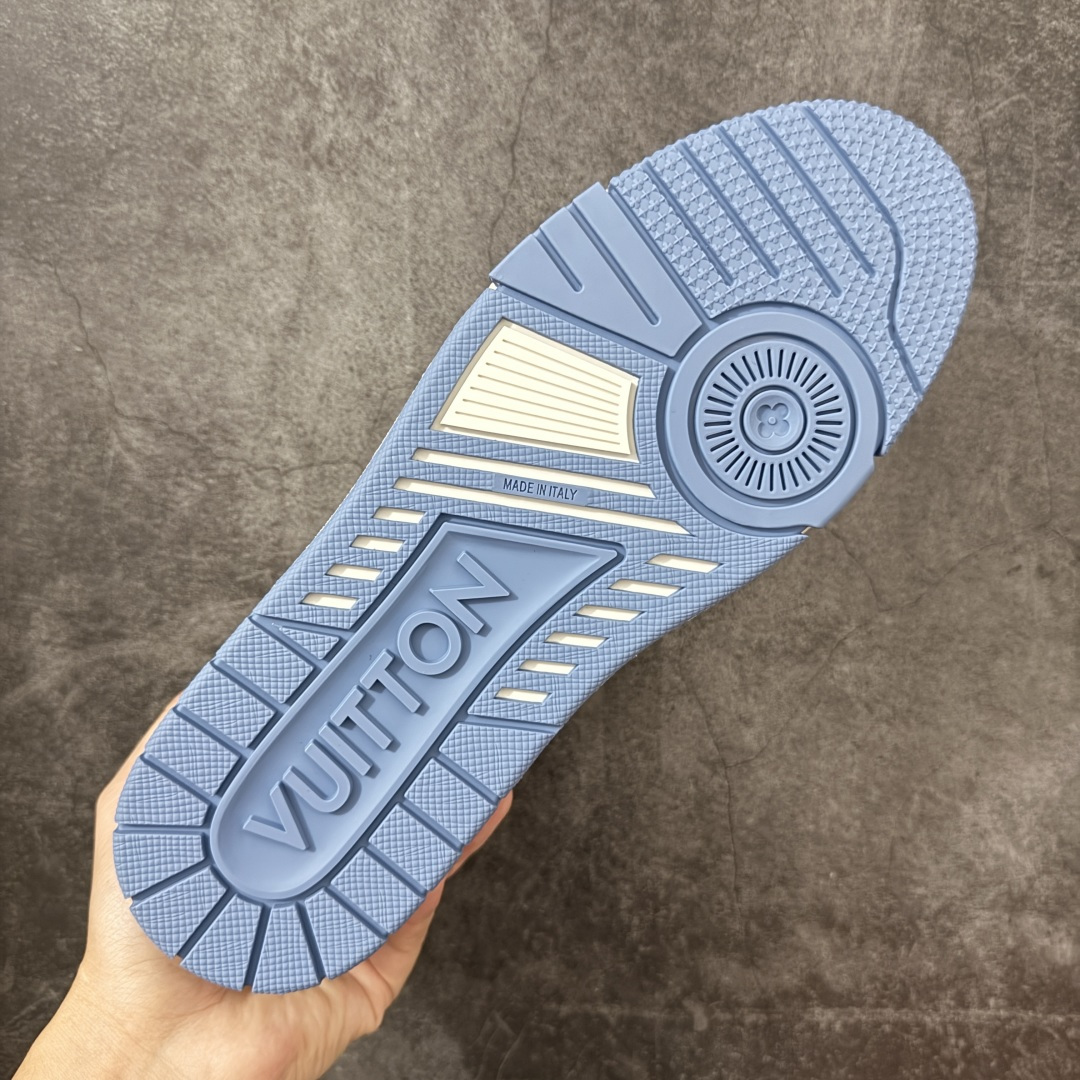 图片[9]-【佛山顶级超A版】Louis Vuitton LV Trainer系列 蓝牛仔 仓库现货 当天可取 私人订单 专柜混卖零售专供 所有配色均为购买原版复刻 整体版型 皮料 市场独一无二 后跟版型都可以自行对比[机智]吊打市场所有货 怒甩十条街，欢迎拿市场各大工厂的货来对比！ 鞋舌烫金超正 压印程度秒杀市面90%以上的高端货 新配色陆续开发出货 尺码：39-46-选品中心