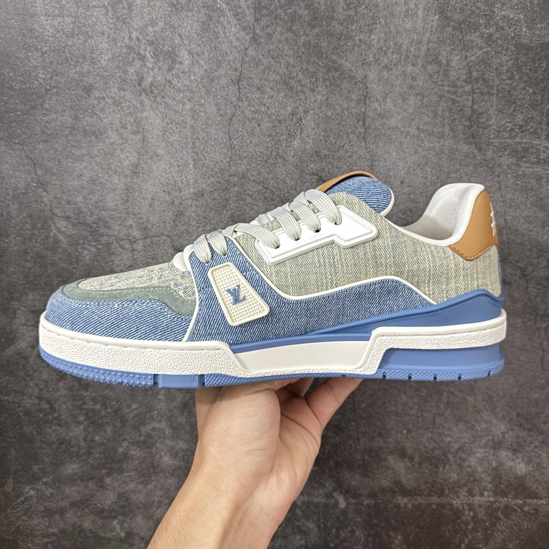 图片[2]-【佛山顶级超A版】Louis Vuitton LV Trainer系列 蓝牛仔 仓库现货 当天可取 私人订单 专柜混卖零售专供 所有配色均为购买原版复刻 整体版型 皮料 市场独一无二 后跟版型都可以自行对比[机智]吊打市场所有货 怒甩十条街，欢迎拿市场各大工厂的货来对比！ 鞋舌烫金超正 压印程度秒杀市面90%以上的高端货 新配色陆续开发出货 尺码：39-46-选品中心