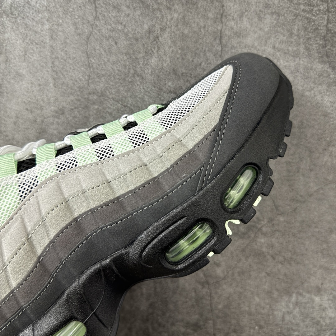 图片[6]-【顶级芯片版】Nike Air Max 95 OG Big Bubble 气垫跑鞋 灰绿货号：HJ5996-005 顶级版 开发数月 原版开发 多道QC质检 鞋型完美复刻 原厂级别工艺 正确色卡 正确气垫蓝光 正确大底 独家私模 采用原材料拼接 定位高端市场 行业标杆工艺 尺码：36-48.5-选品中心