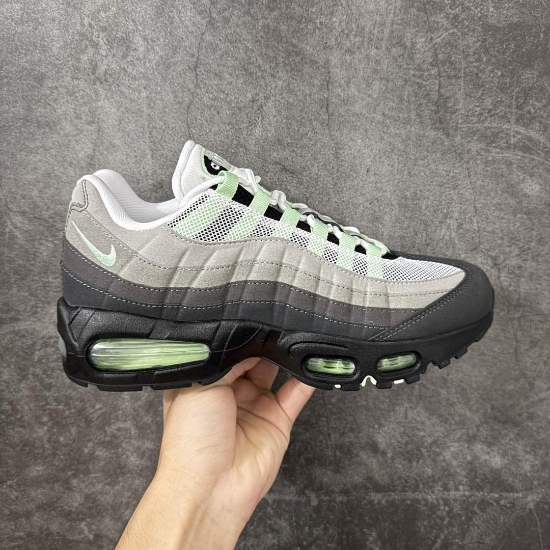 【顶级芯片版】Nike Air Max 95 OG Big Bubble 气垫跑鞋 灰绿货号:HJ5996-005 顶级版 开发数月 原版开发 多道QC质检 鞋型完美复刻 原厂级别工艺 正确色卡 正确气垫蓝光 正确大底 独家私模 采用原材料拼接 定位高端市场 行业标杆工艺 尺码:36-48.5-选品中心