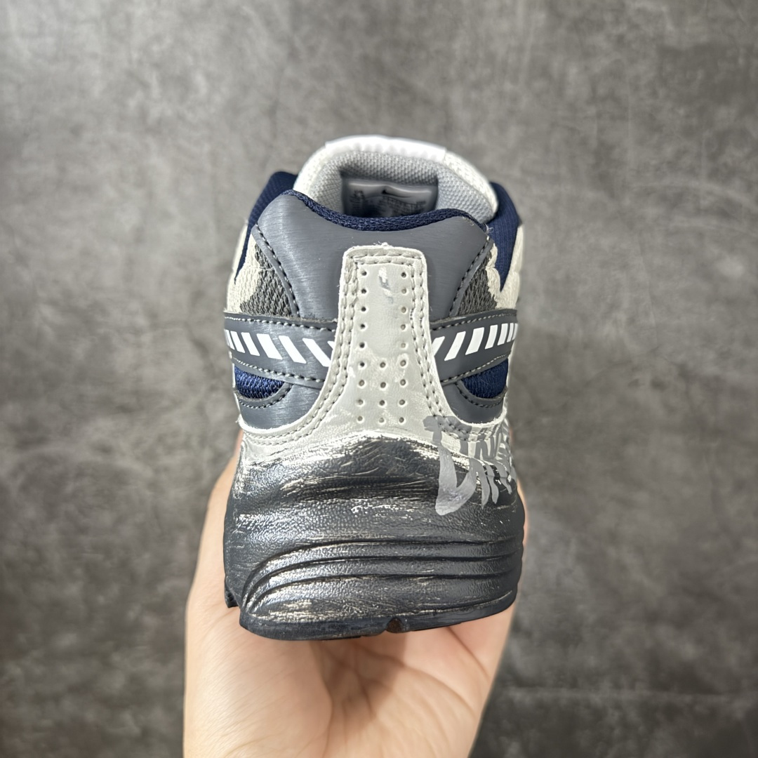 图片[4]-【手绘定制版】Nike V5 RNR 手工绘制恶作剧涂鸦 复古做旧 解构绑带 舒适百搭防滑耐磨 低帮跑步鞋 此款为人工手绘定制图案 原版基于Nike RNR 修改款 加以创意定制 完美品质做工 个性十足 原厂原档案数据开发 原盒包装 舒适有型适合日常穿着 该鞋款延续千禧年经典设计搭载泡绵中底厚实而轻盈 匠心细节巧搭立体耐克勾标志焕新演绎复古跑鞋 货号：394055-102 尺码：36-45带半码-选品中心