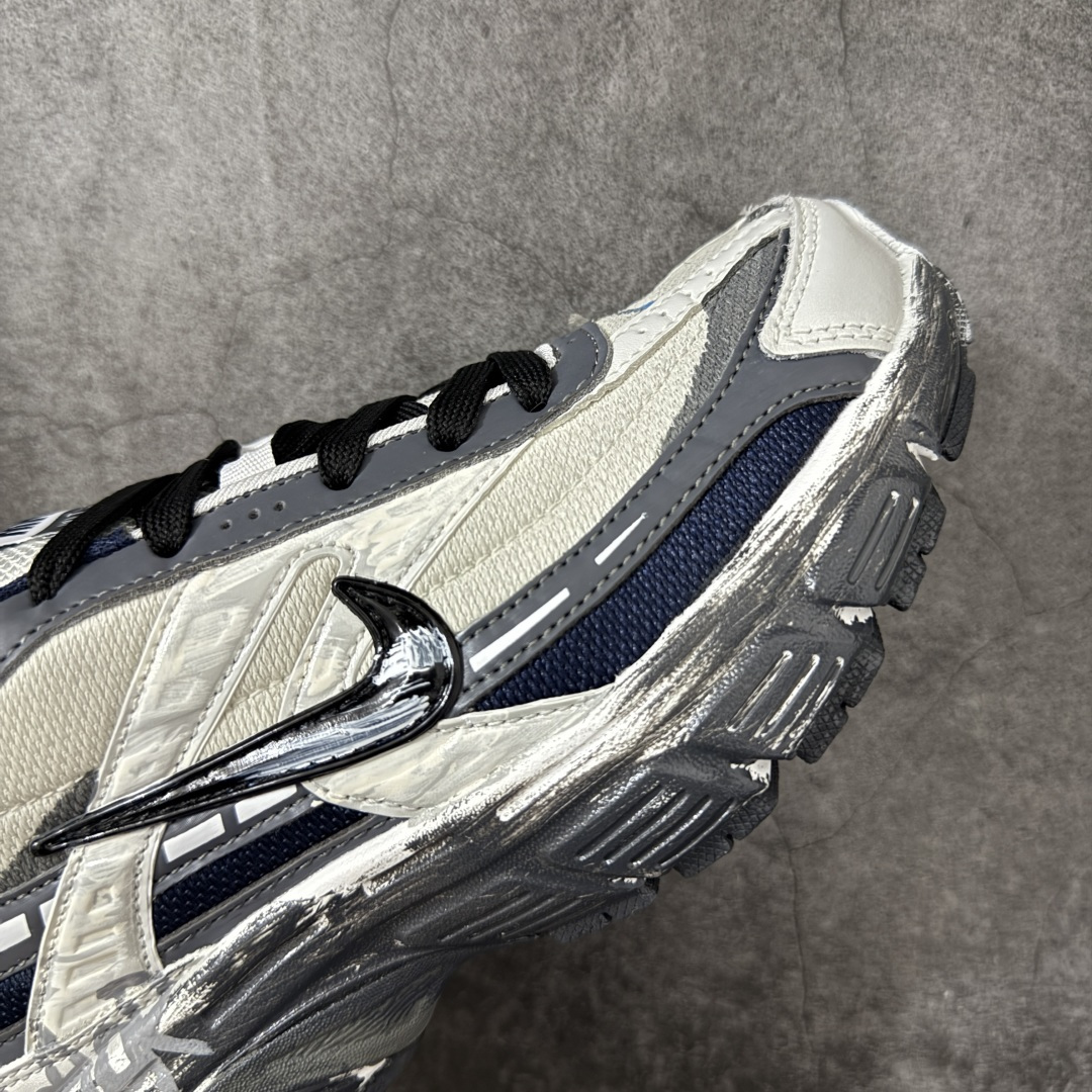 图片[6]-【手绘定制版】Nike V5 RNR 手工绘制恶作剧涂鸦 复古做旧 解构绑带 舒适百搭防滑耐磨 低帮跑步鞋 此款为人工手绘定制图案 原版基于Nike RNR 修改款 加以创意定制 完美品质做工 个性十足 原厂原档案数据开发 原盒包装 舒适有型适合日常穿着 该鞋款延续千禧年经典设计搭载泡绵中底厚实而轻盈 匠心细节巧搭立体耐克勾标志焕新演绎复古跑鞋 货号：394055-102 尺码：36-45带半码-选品中心