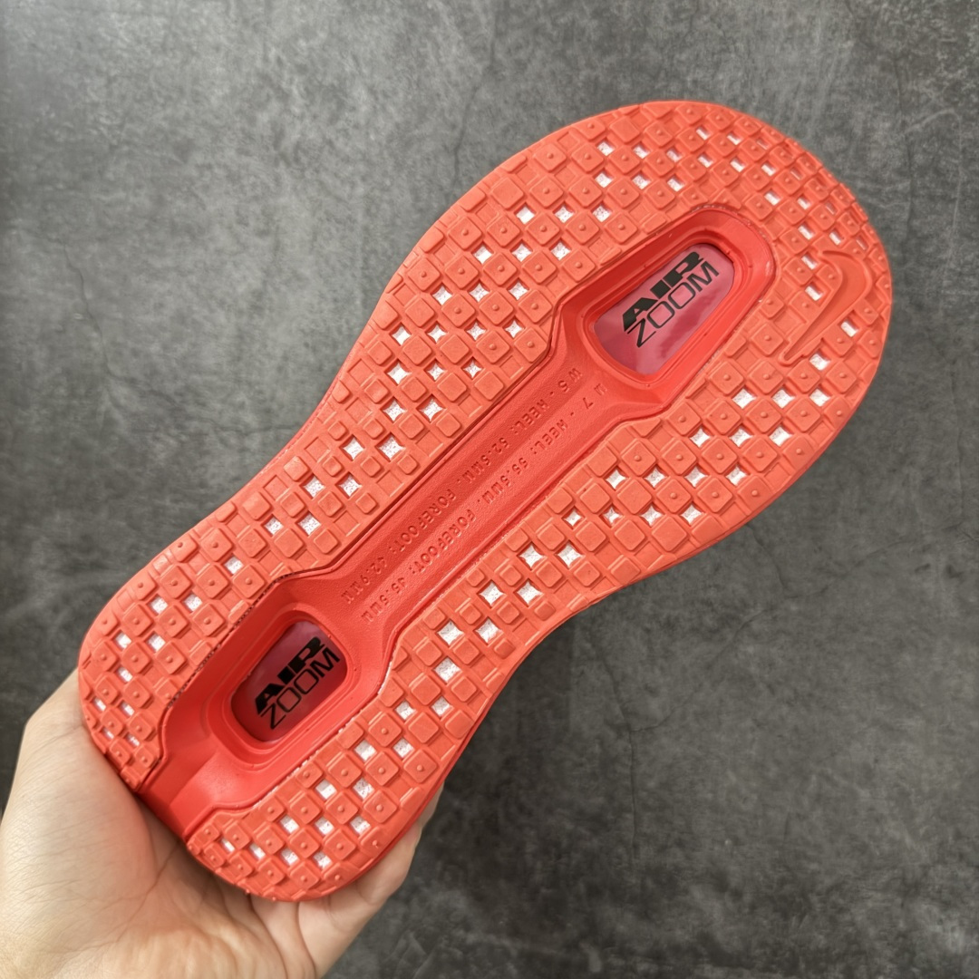 图片[9]-【公司级】Nike VOMERO PREMIUM 耐克 舒适减震防滑 低帮跑步鞋 全掌ReactX泡绵中底 前掌和后跟还配备了Air Zoom气垫单元 据说跑起来更快更舒适哦 这次最大的升级点 首次引入了ReactX泡绵 货号：HQ2050-002 尺码：39 40 40.5 41 42 42.5 43 44 45 46-选品中心