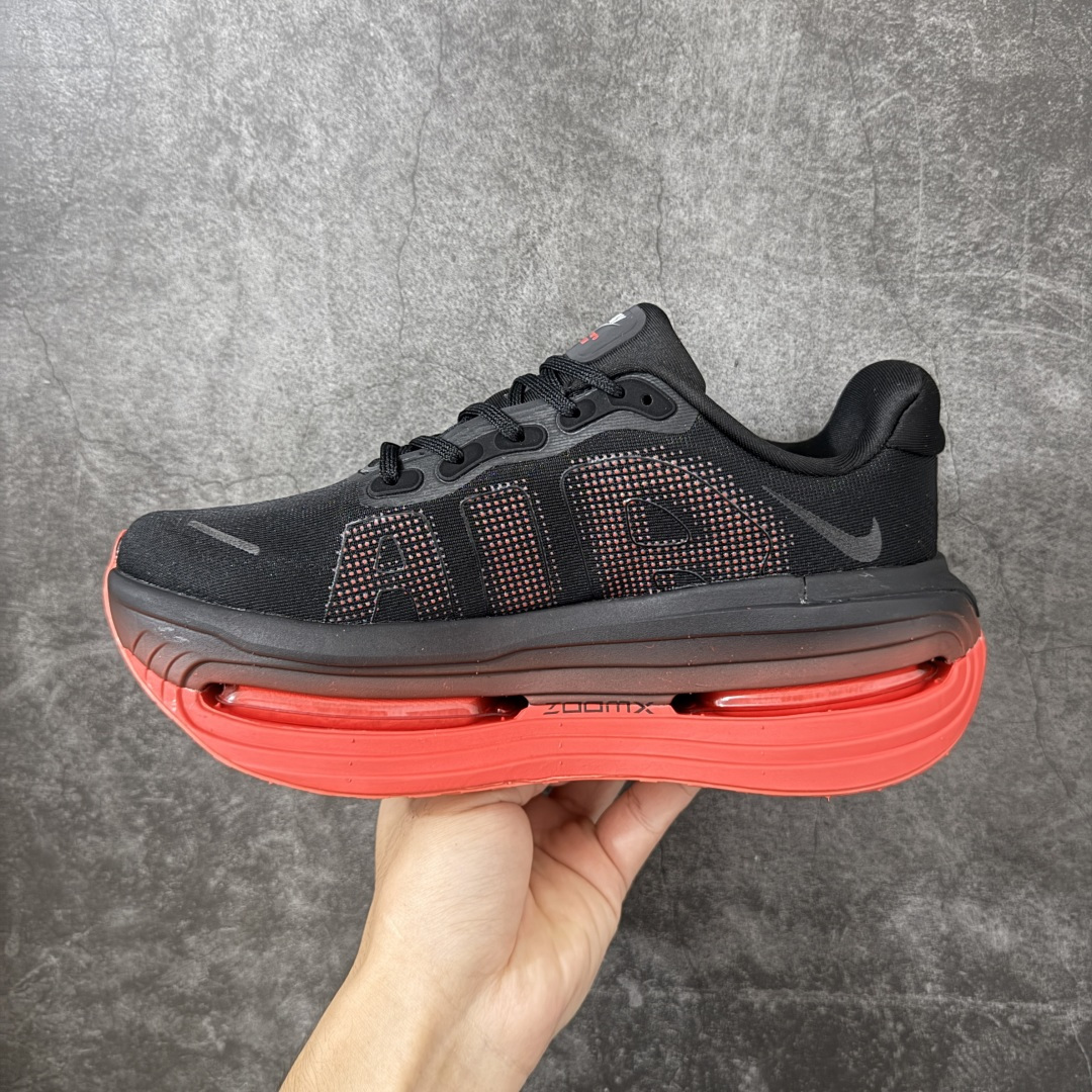 图片[2]-【公司级】Nike VOMERO PREMIUM 耐克 舒适减震防滑 低帮跑步鞋 全掌ReactX泡绵中底 前掌和后跟还配备了Air Zoom气垫单元 据说跑起来更快更舒适哦 这次最大的升级点 首次引入了ReactX泡绵 货号：HQ2050-002 尺码：39 40 40.5 41 42 42.5 43 44 45 46-选品中心