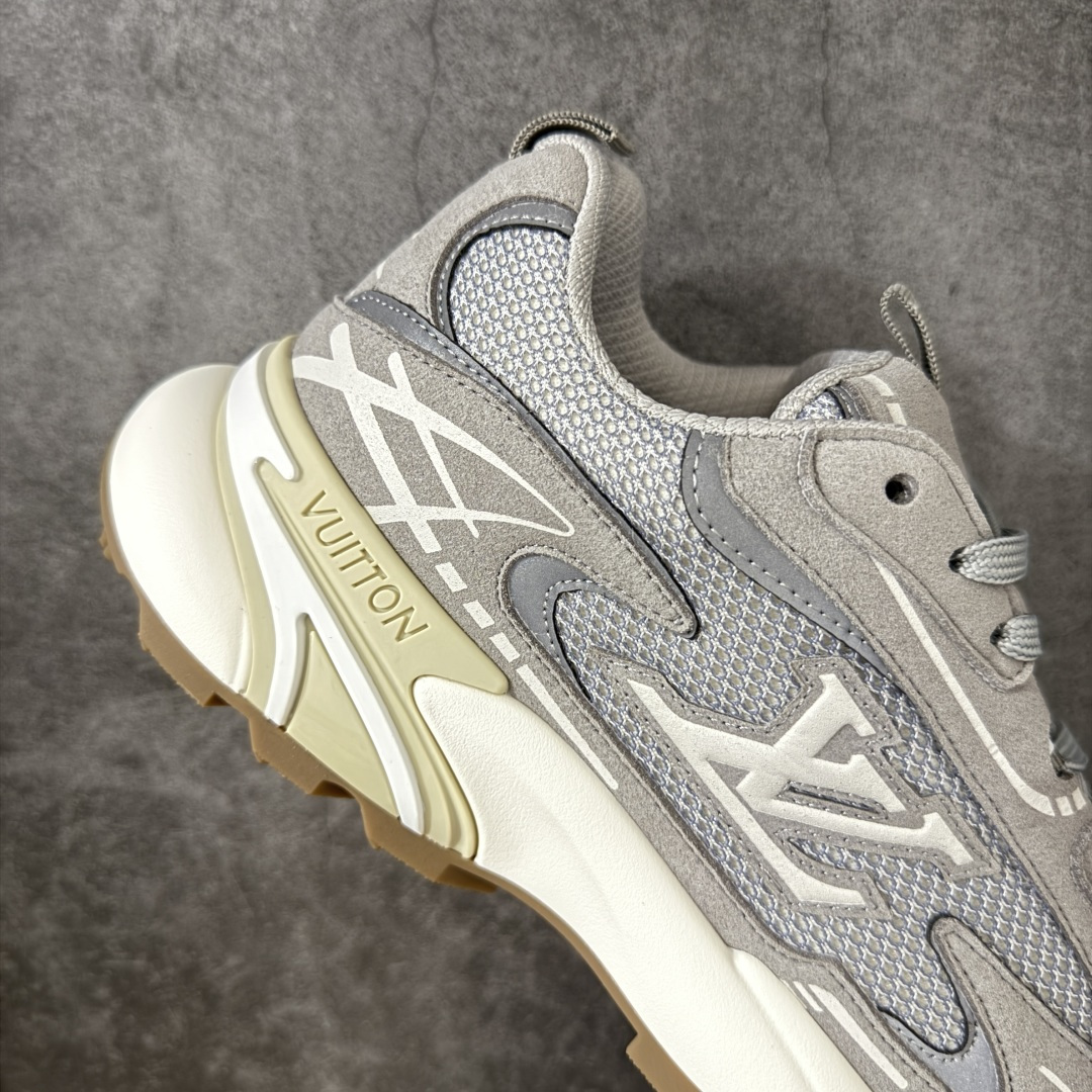 图片[7]-【莞顶礼盒】Lv Tatic Runner Tatic Runner系列厚底老爹鞋，是品牌近年推出的复古运动风鞋款，主打街头潮流与日常穿搭结合的风格。鞋身侧面带有醒目的字母标识，后跟处印有\”VUITTON\”字样，辨识度拉满。采用锯齿状防滑橡胶大底，搭配加厚中底，自带增高效果的同时，也提供了优秀的抓地力和缓震性能，适配日常通勤、城市漫步等多种场景！ ■面料： 原版进口绒面皮革＋透气网眼 ■内里：原版定制透气网里 ■鞋底：原版开模双色TPU组合底 ■底厚：5CM ■尺码：38-45-选品中心